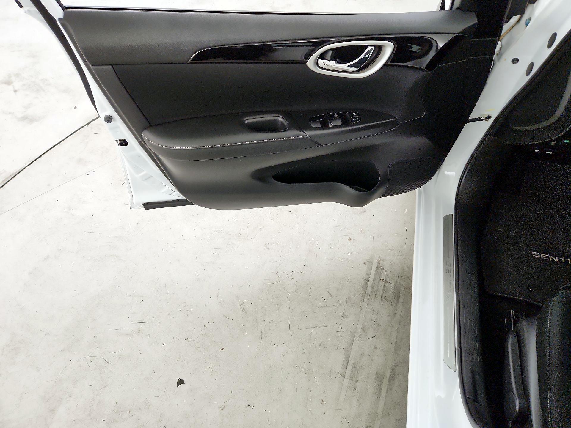 Thumbnail: 2019 Nissan Sentra - 12