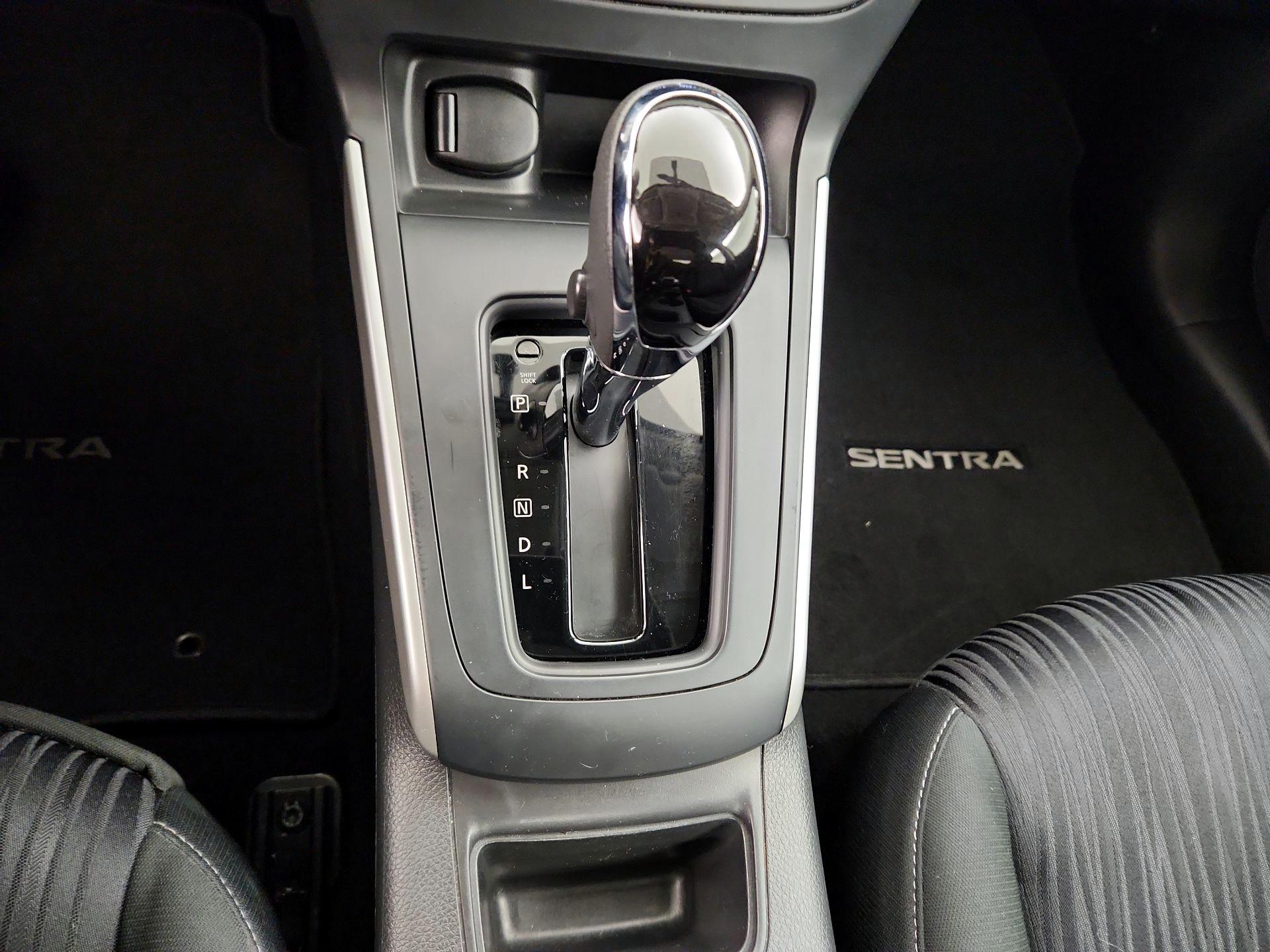 Thumbnail: 2019 Nissan Sentra - 17