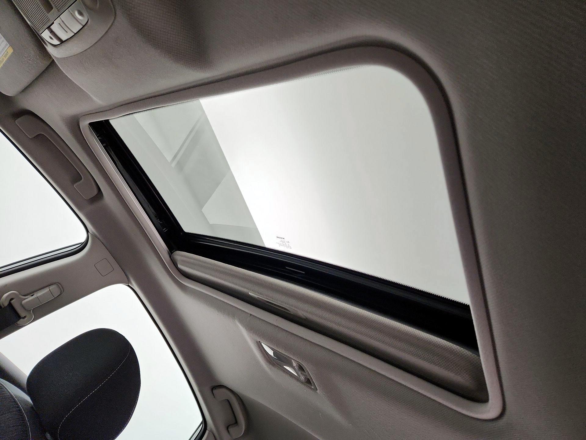 Thumbnail: 2019 Nissan Sentra - 19