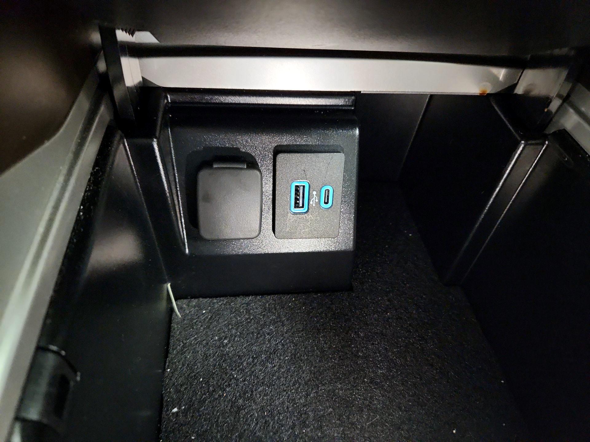 Thumbnail: 2022 Ford Explorer - 19