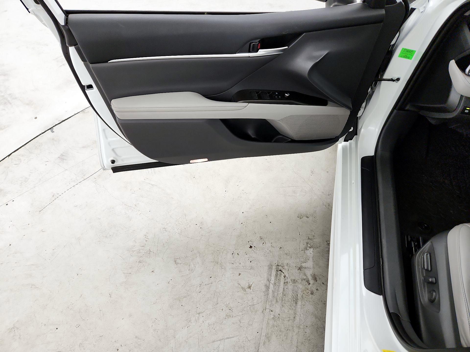 Thumbnail: 2021 Toyota Camry - 12