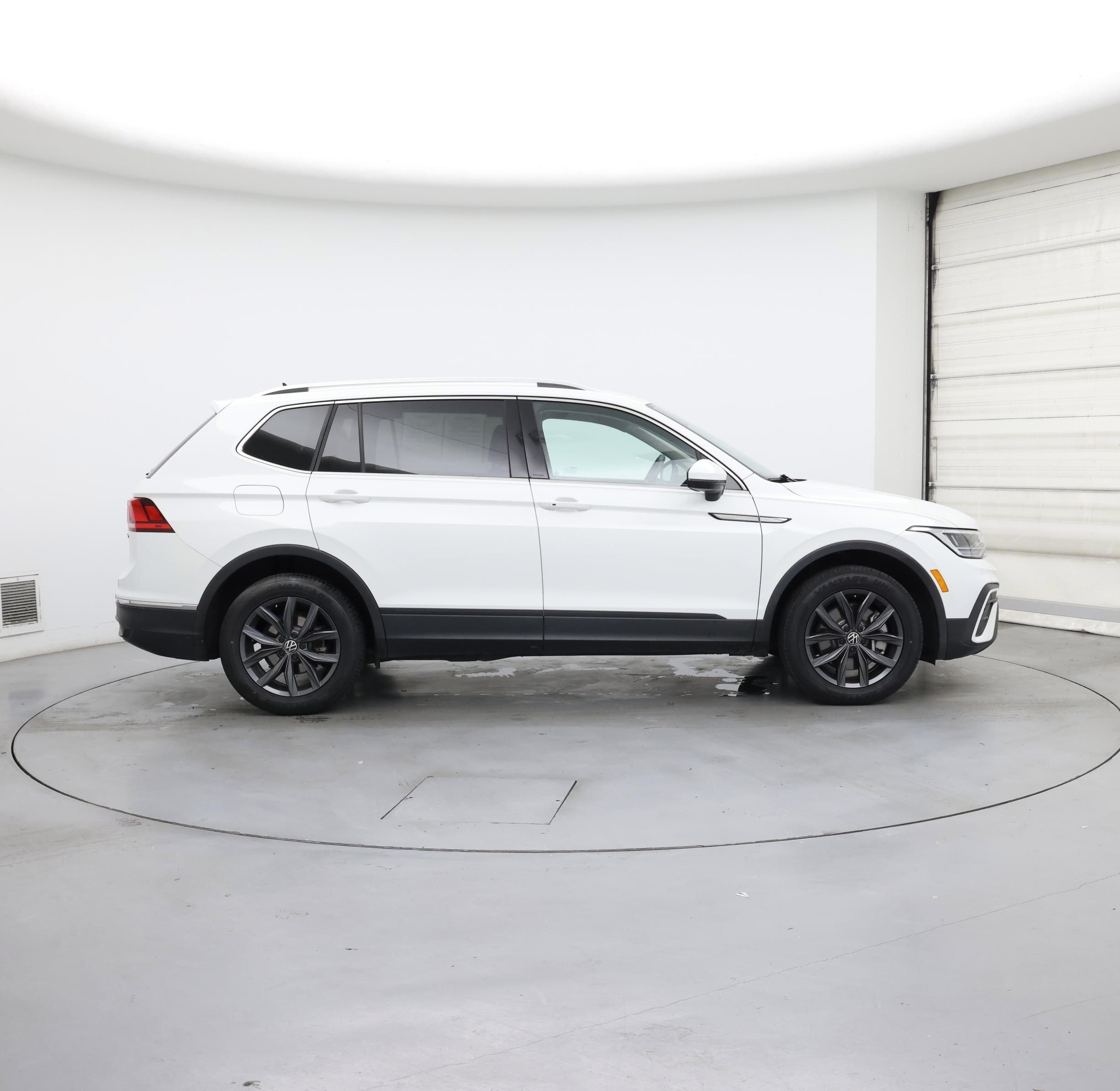 Thumbnail: 2024 Volkswagen Tiguan - 7