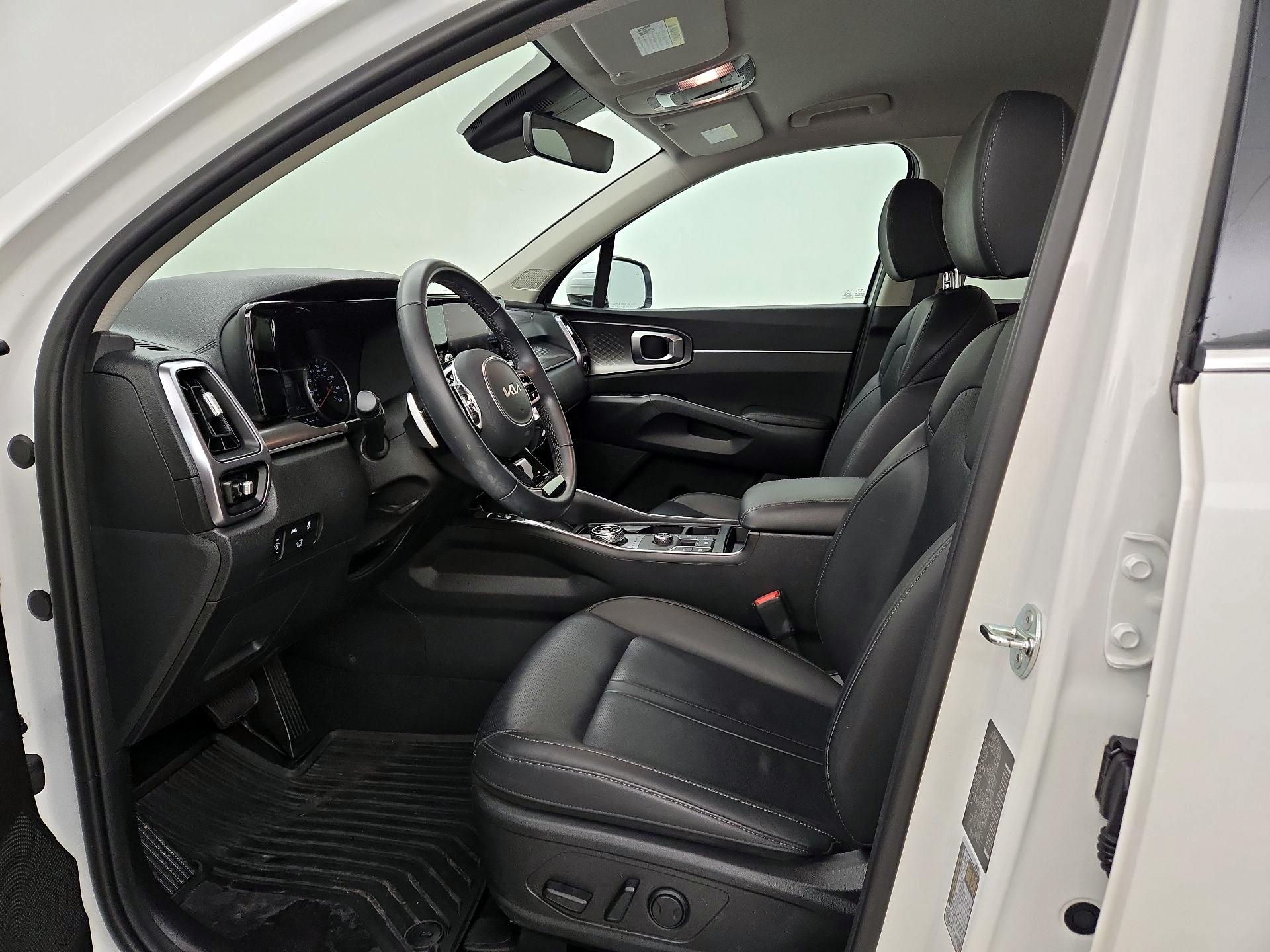 Thumbnail: 2023 Kia Sorento - 11