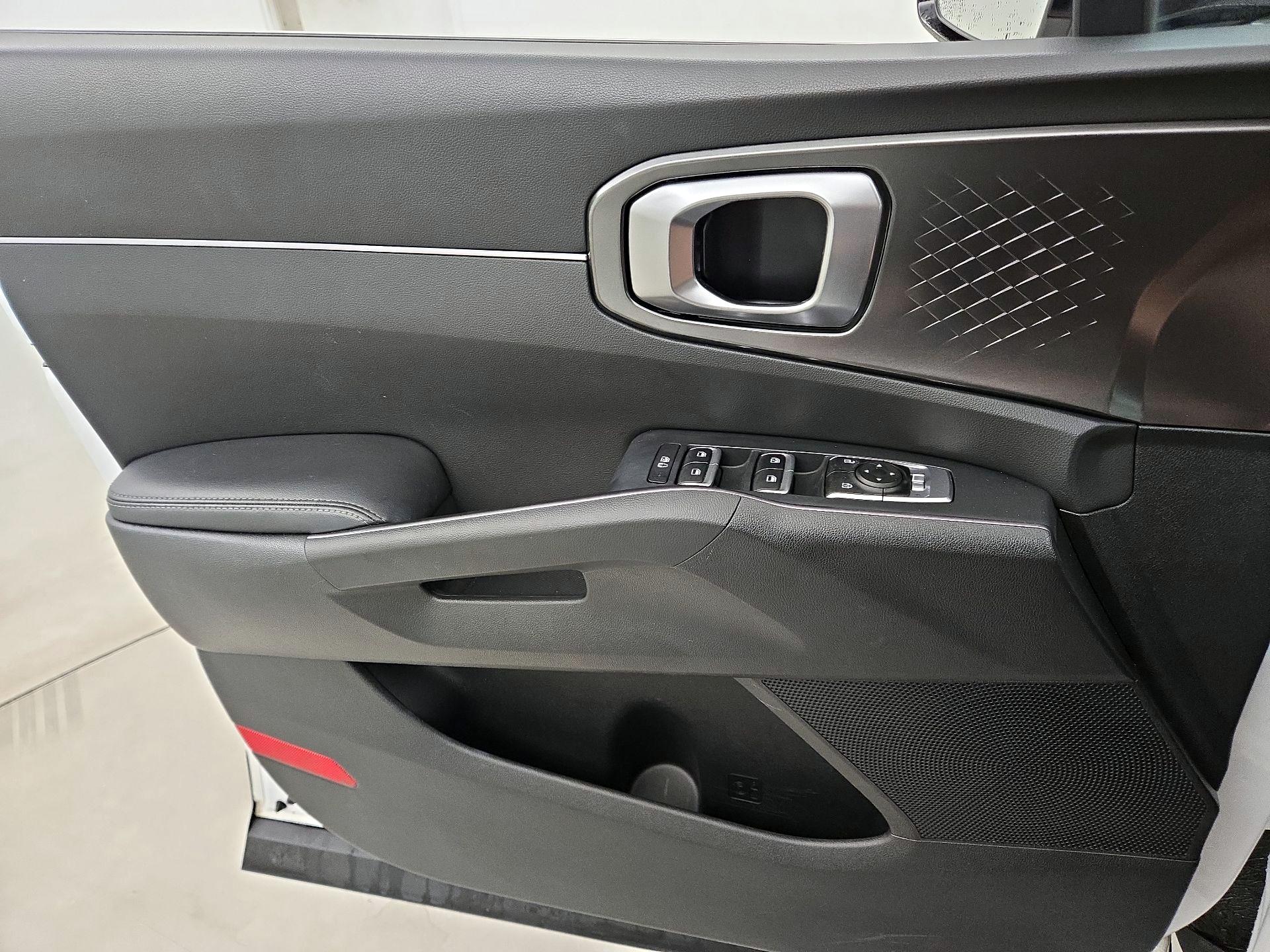 Thumbnail: 2023 Kia Sorento - 12