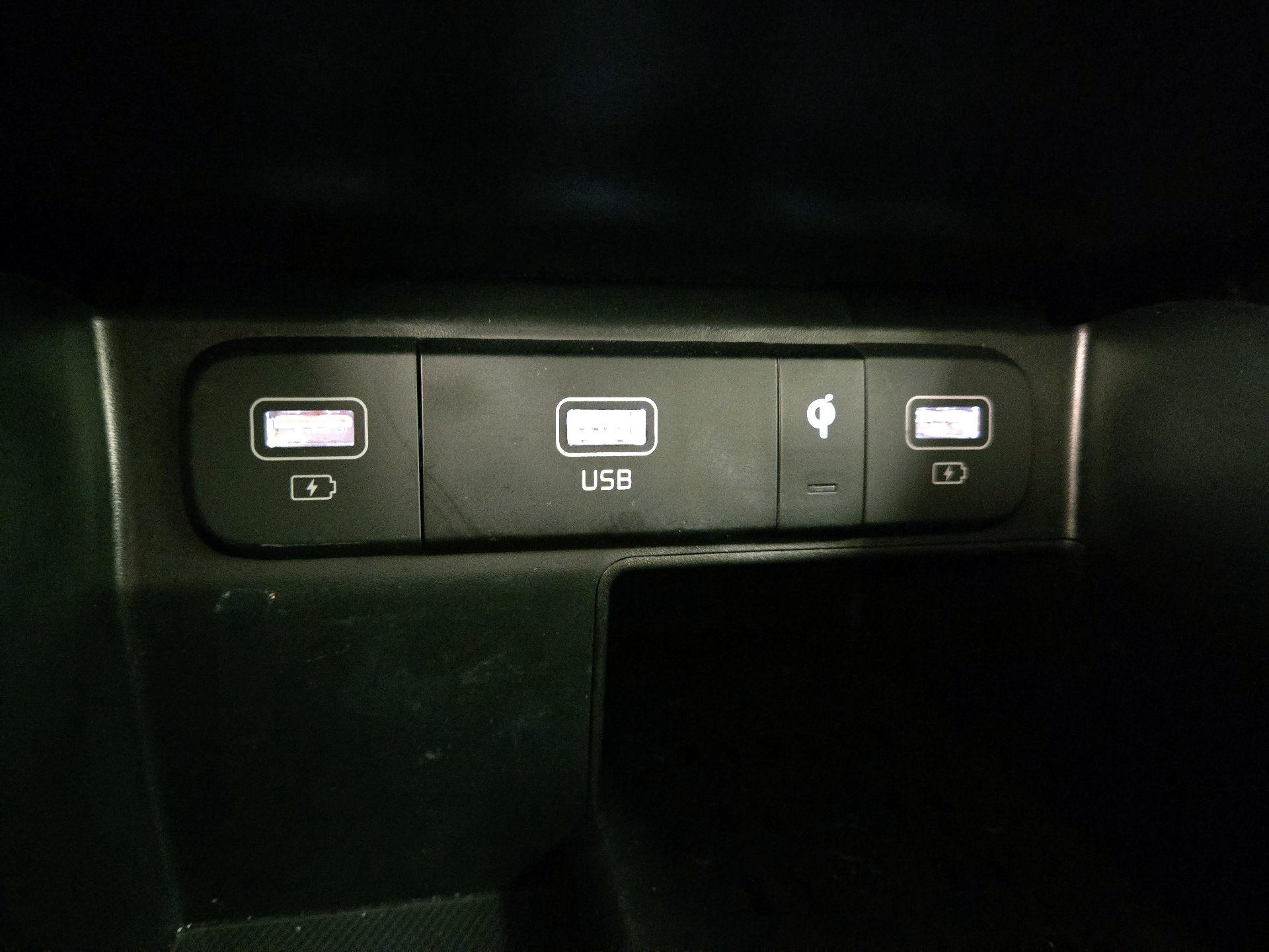 Thumbnail: 2023 Kia Sorento - 19