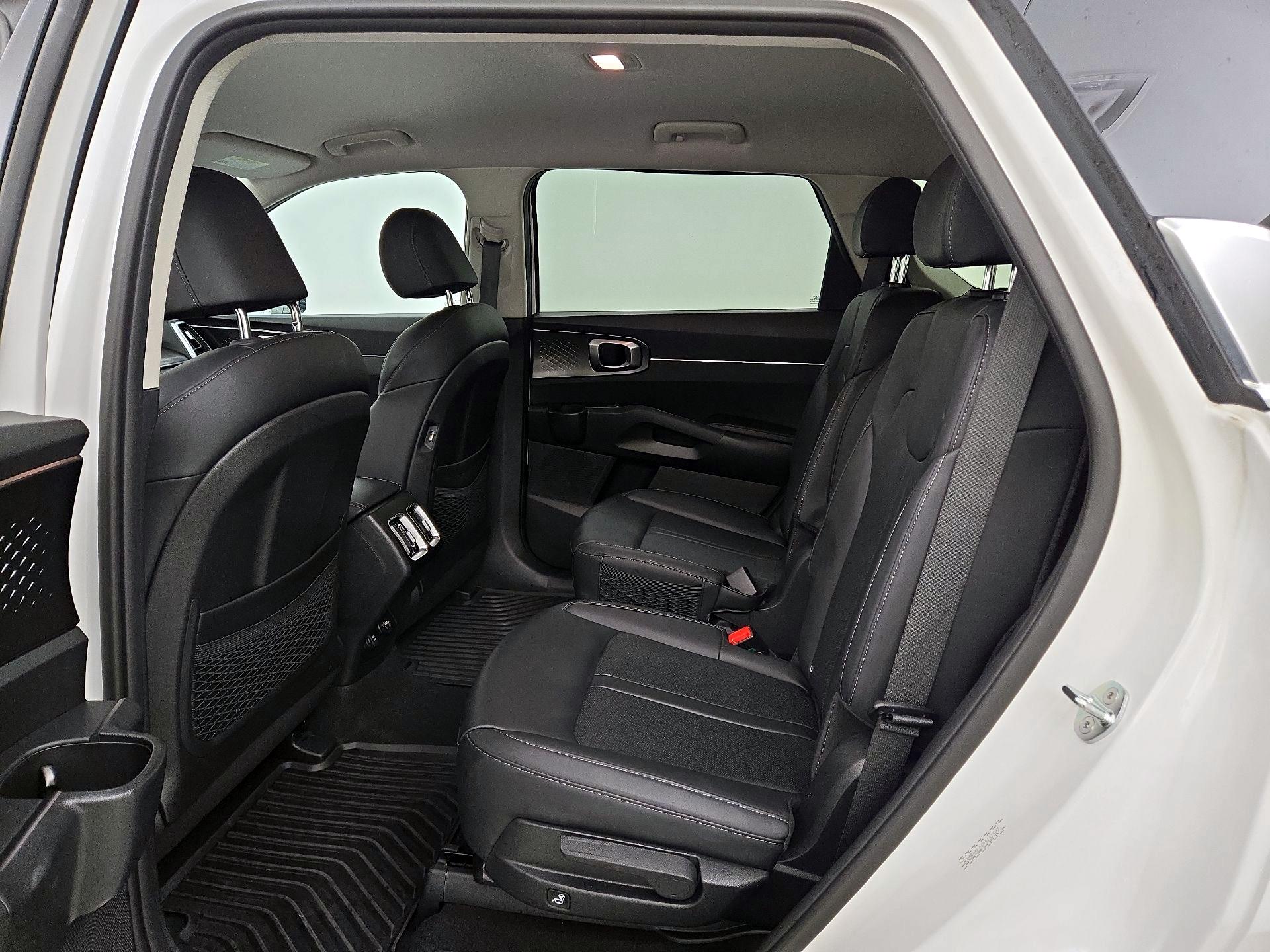 Thumbnail: 2023 Kia Sorento - 20