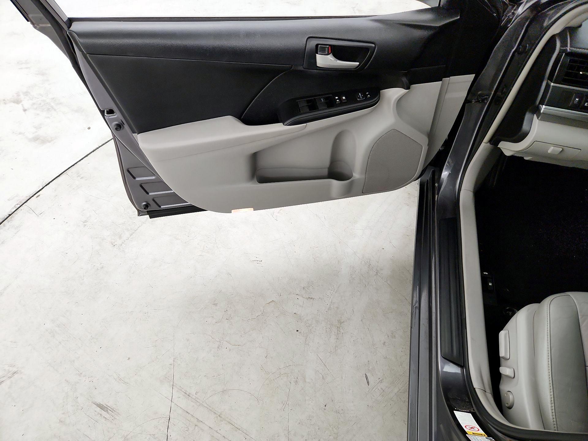 Thumbnail: 2014 Toyota Camry - 12