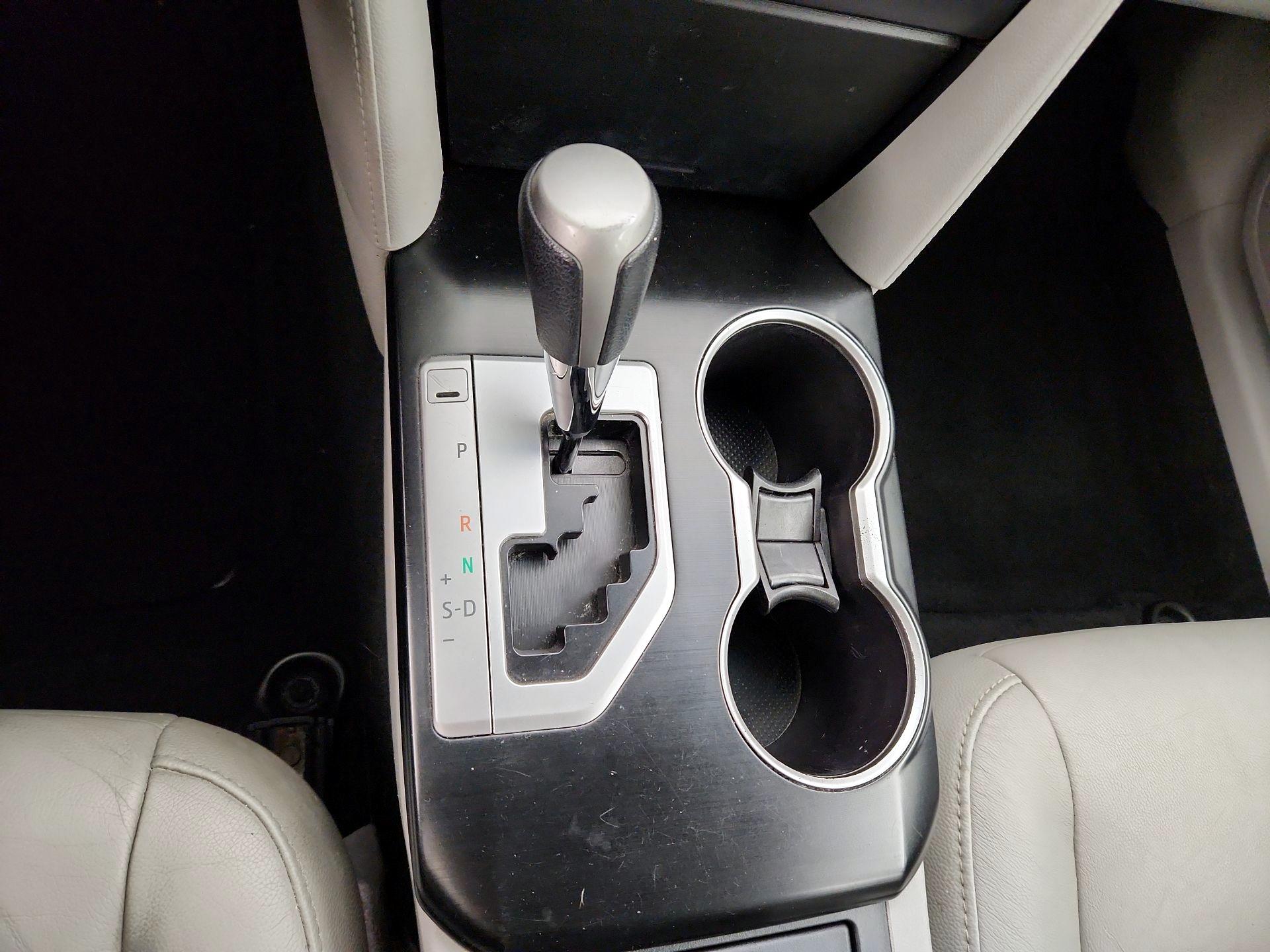 Thumbnail: 2014 Toyota Camry - 17