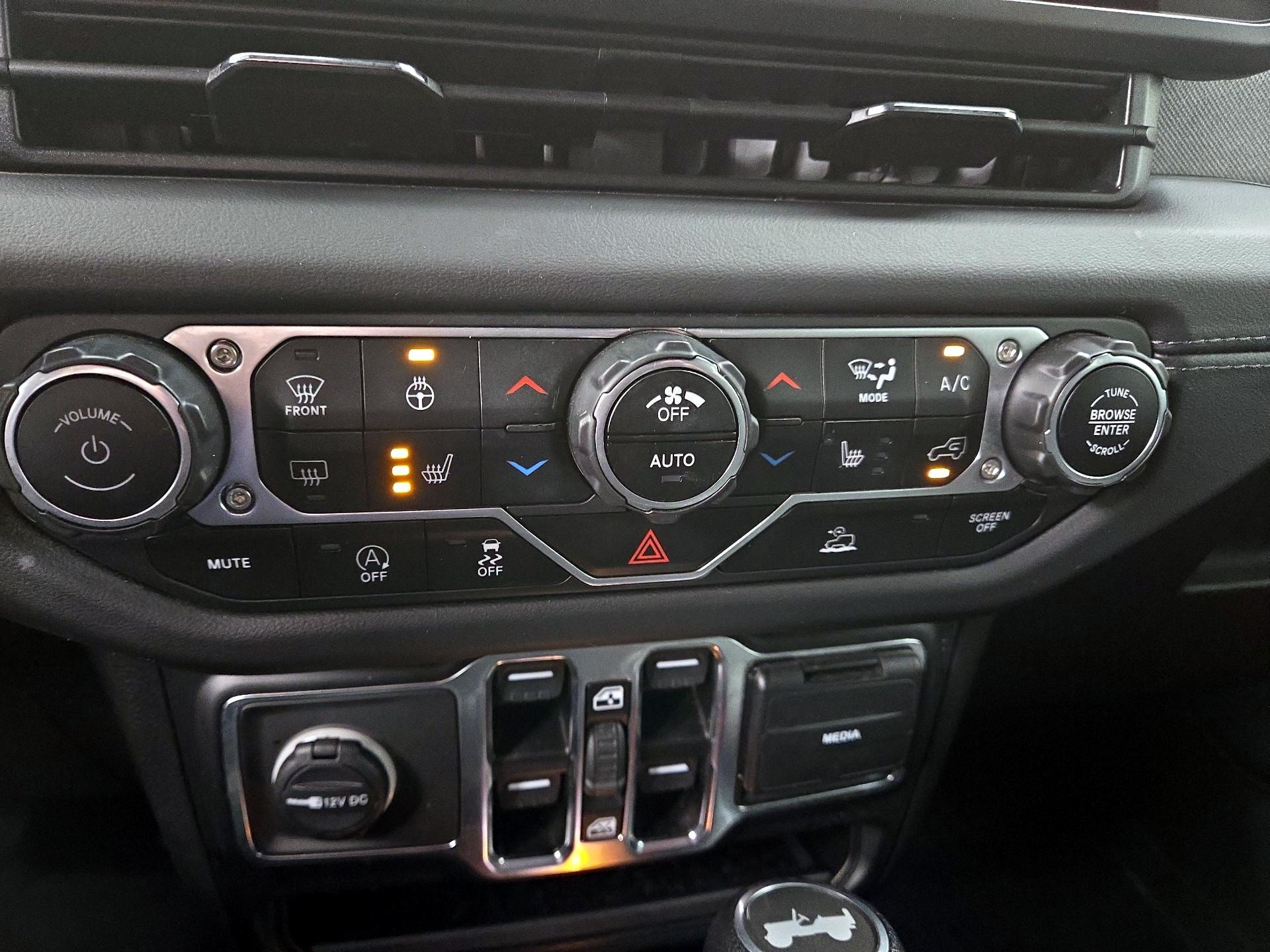 Thumbnail: 2024 Jeep Wrangler - 16