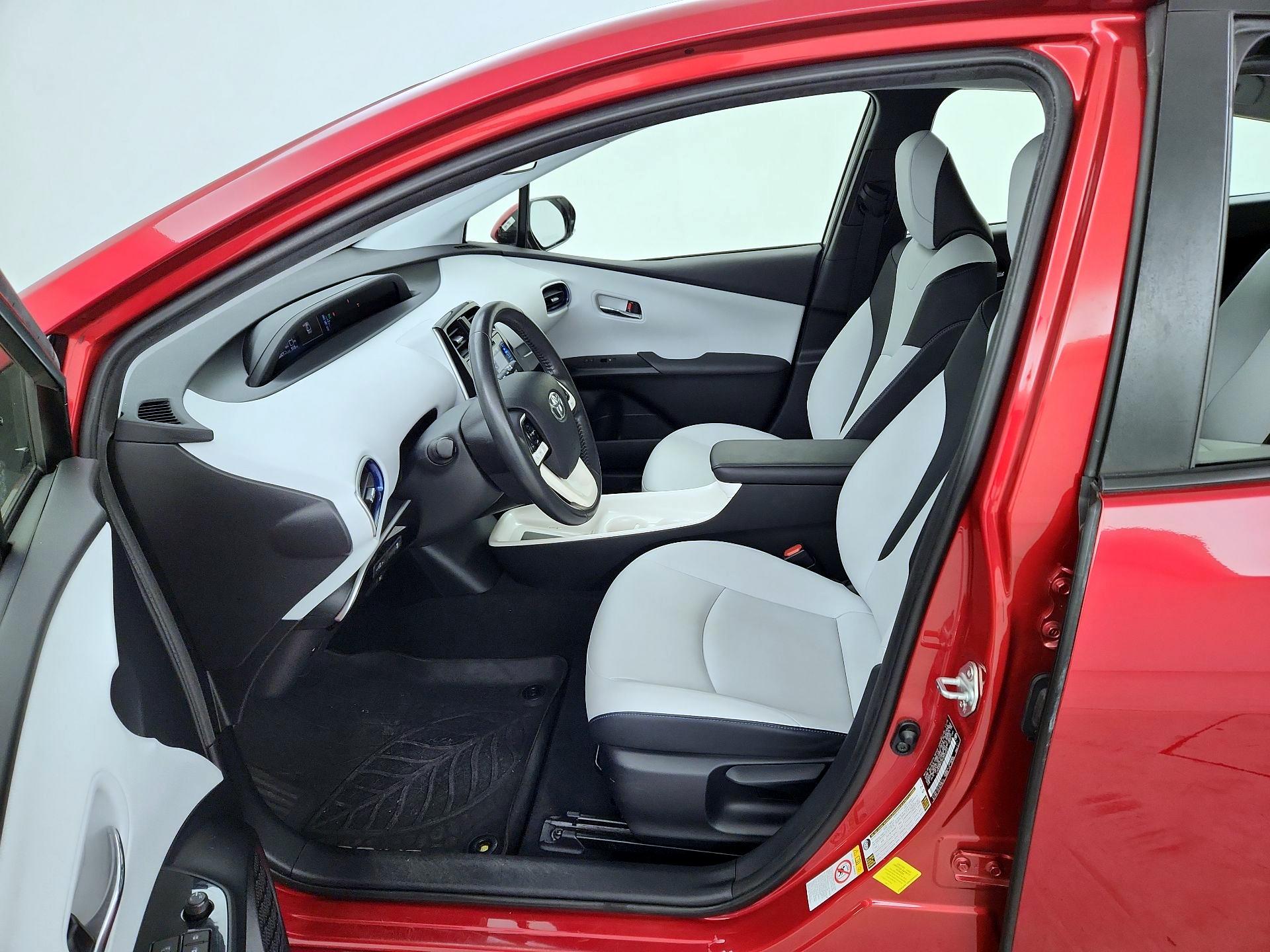 Thumbnail: 2016 Toyota Prius - 11