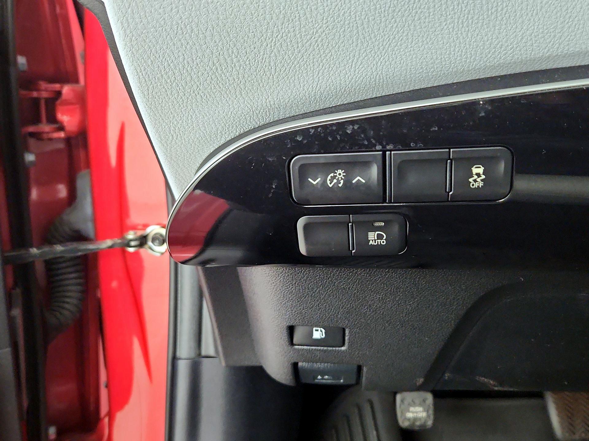 Thumbnail: 2016 Toyota Prius - 13