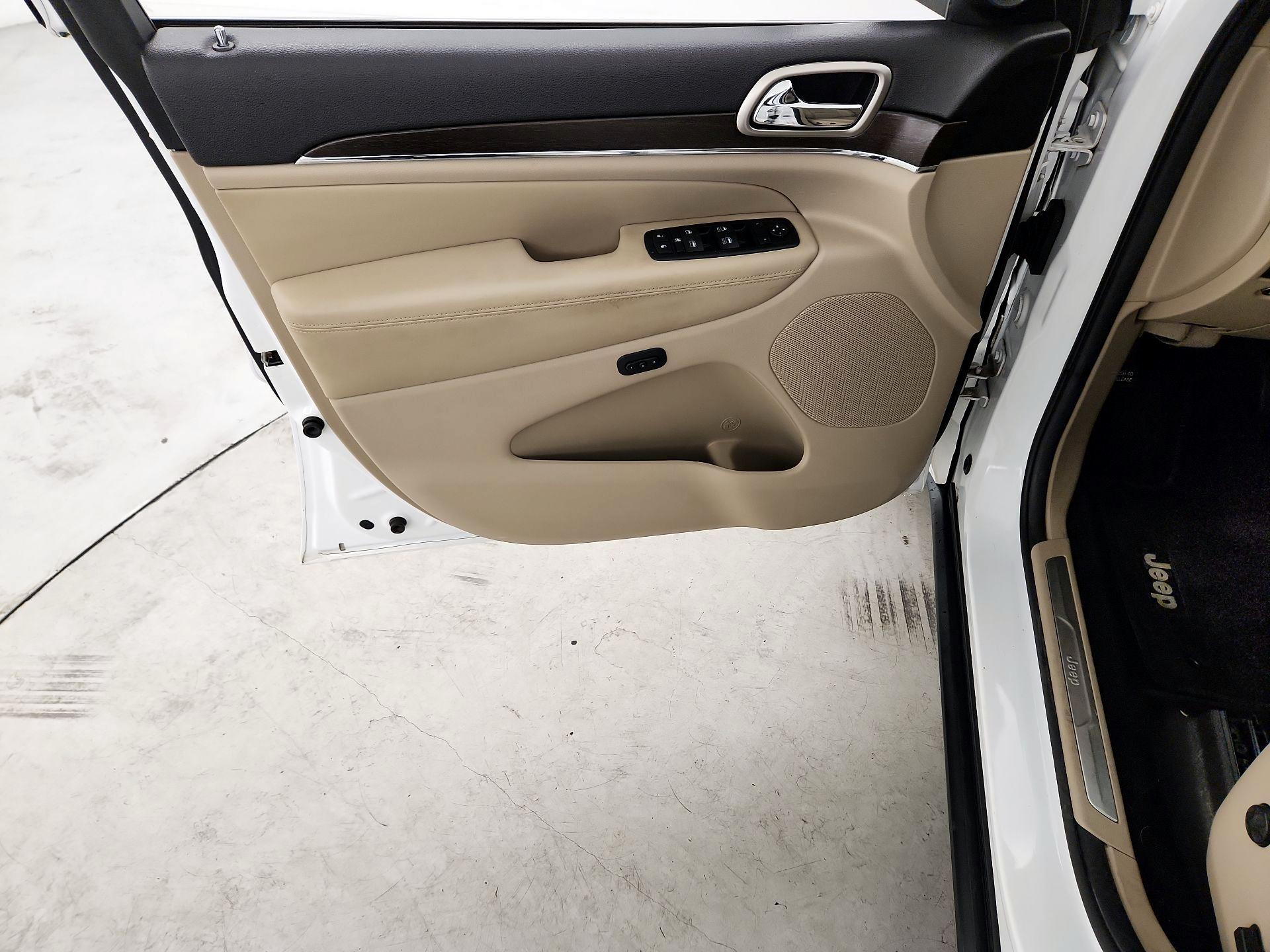 Thumbnail: 2014 Jeep Grand Cherokee - 12