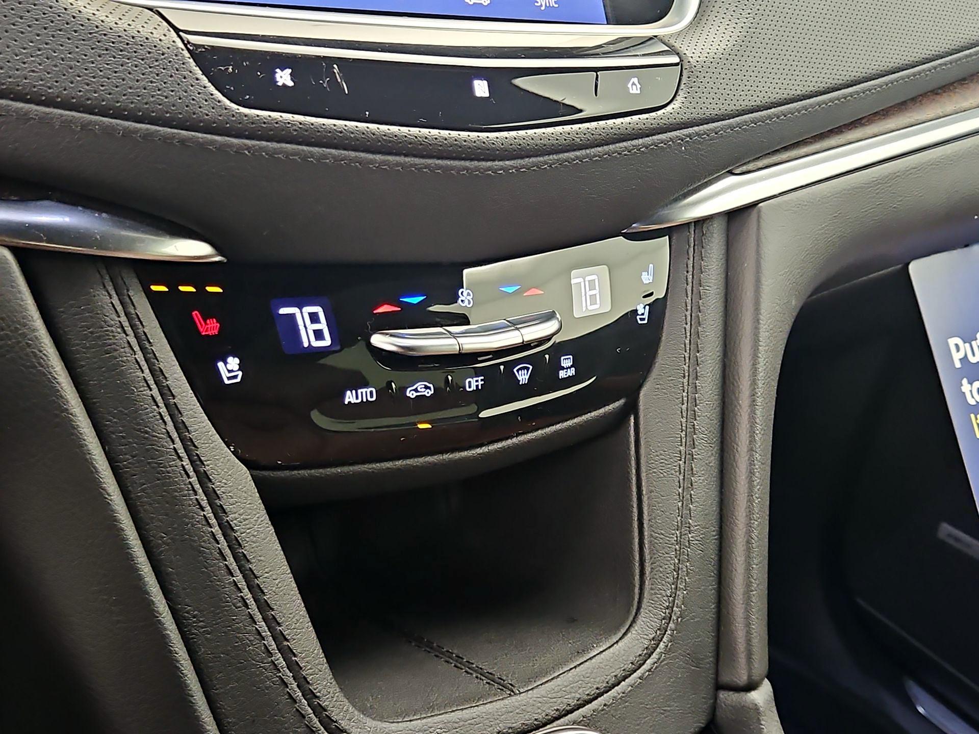 Thumbnail: 2021 Cadillac XT5 - 16