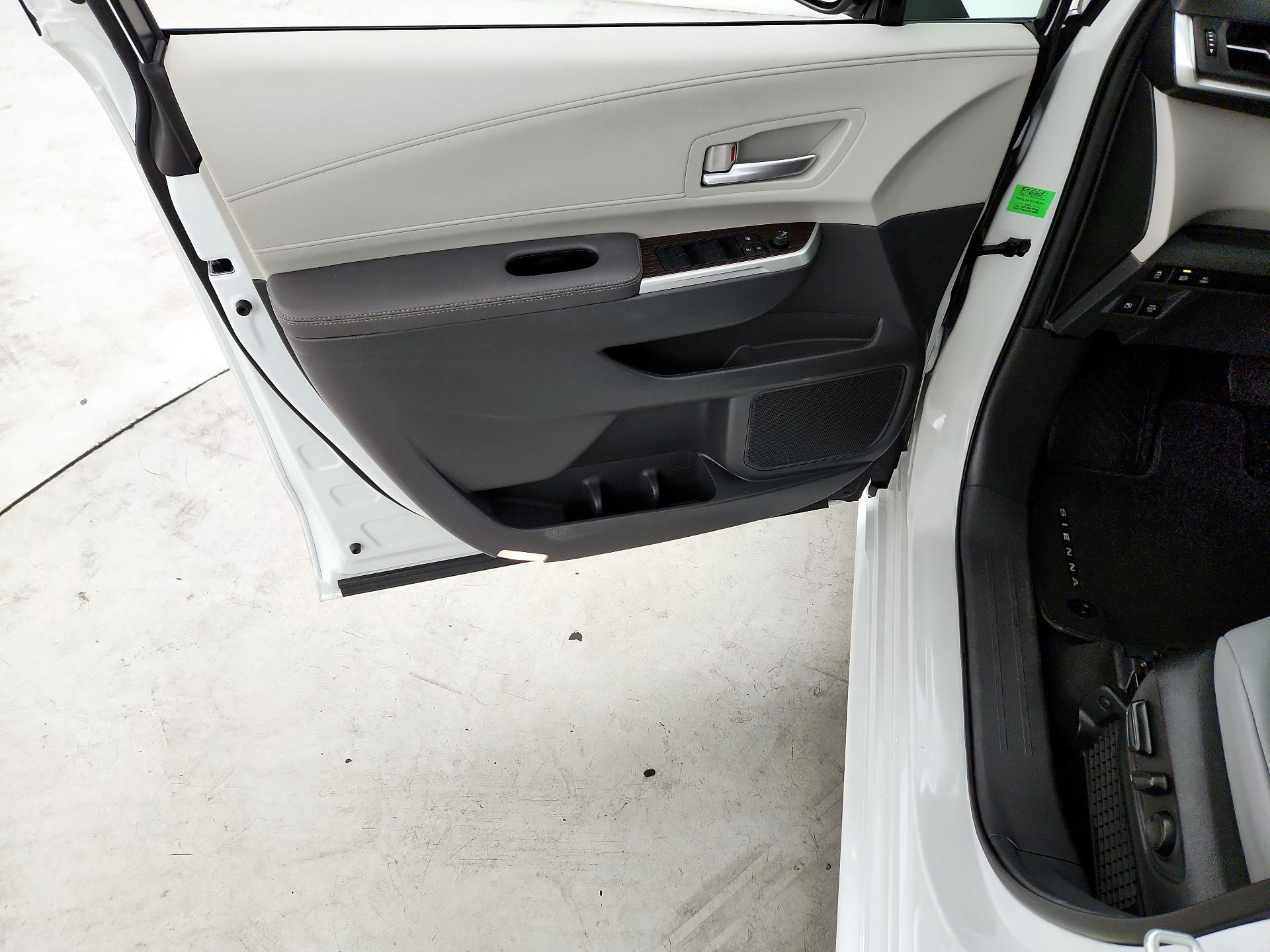 Thumbnail: 2024 Toyota Sienna - 12