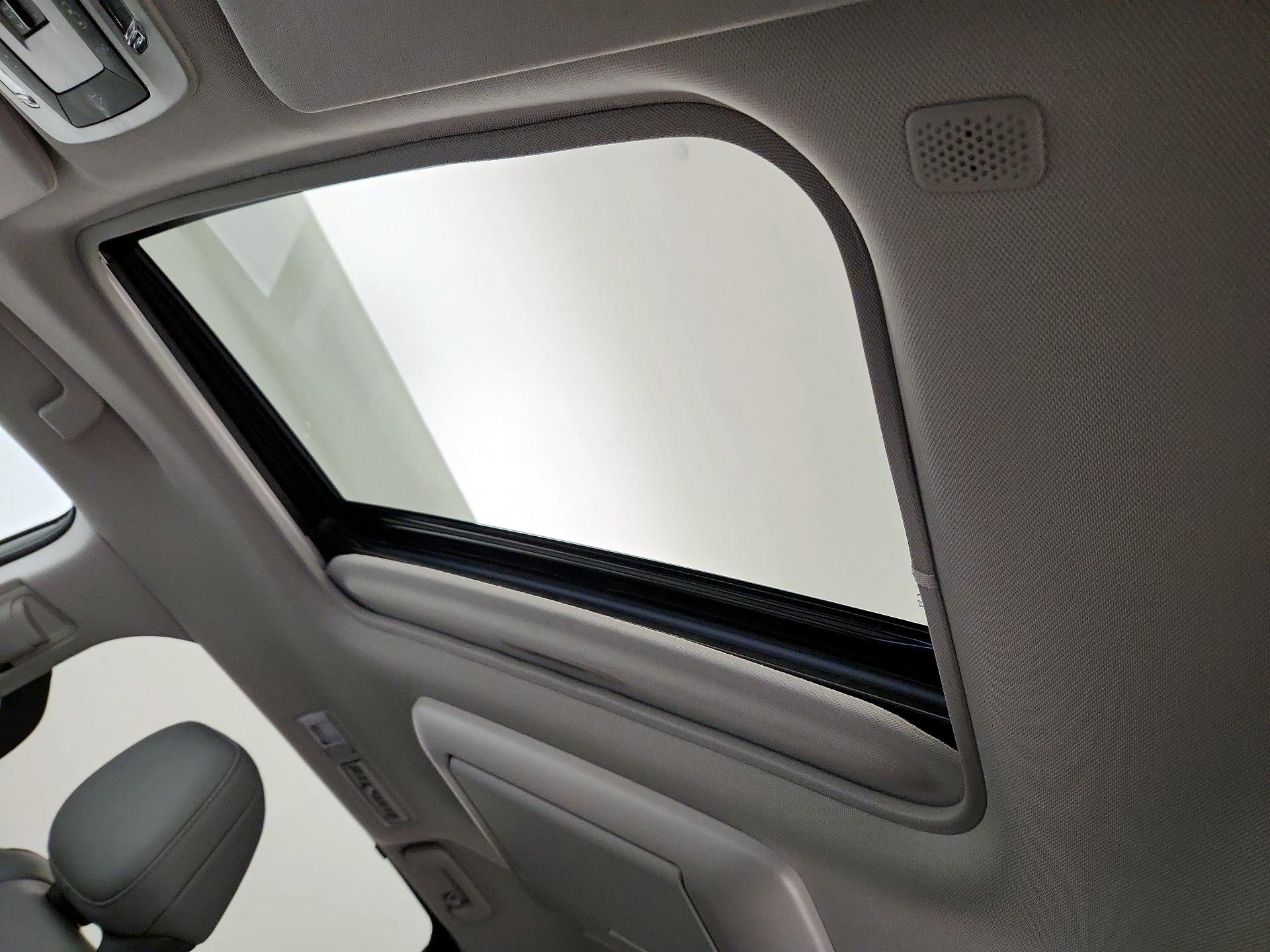 Thumbnail: 2024 Toyota Sienna - 20