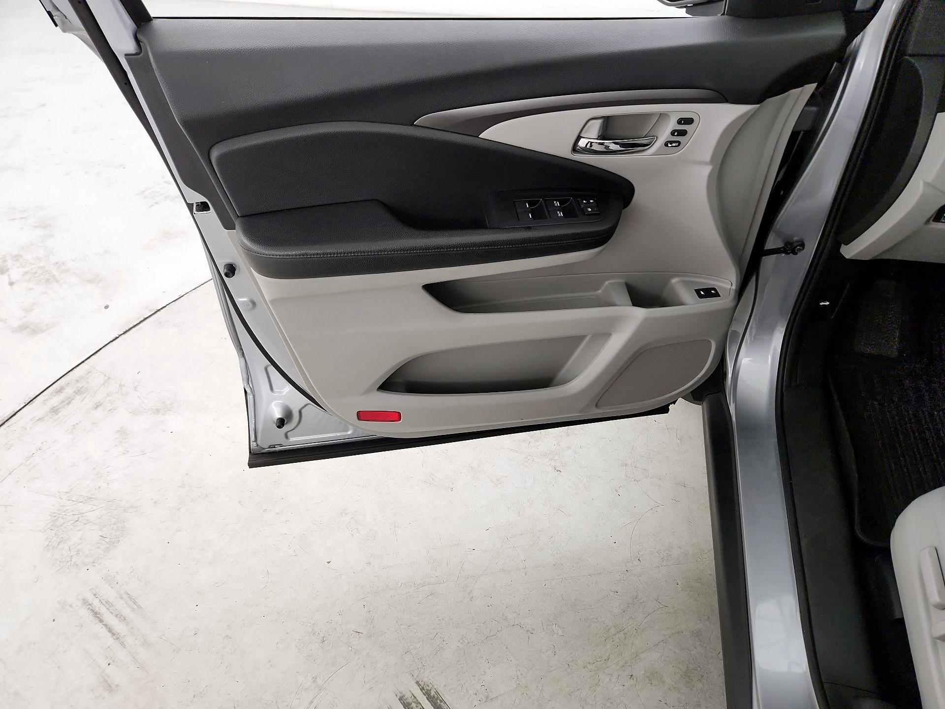 Thumbnail: 2019 Honda Pilot - 12