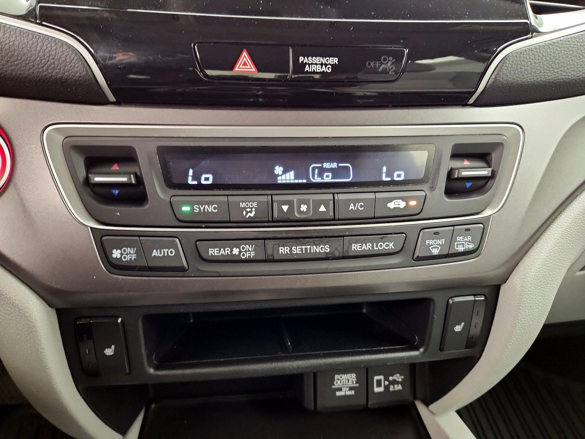 Thumbnail: 2019 Honda Pilot - 16