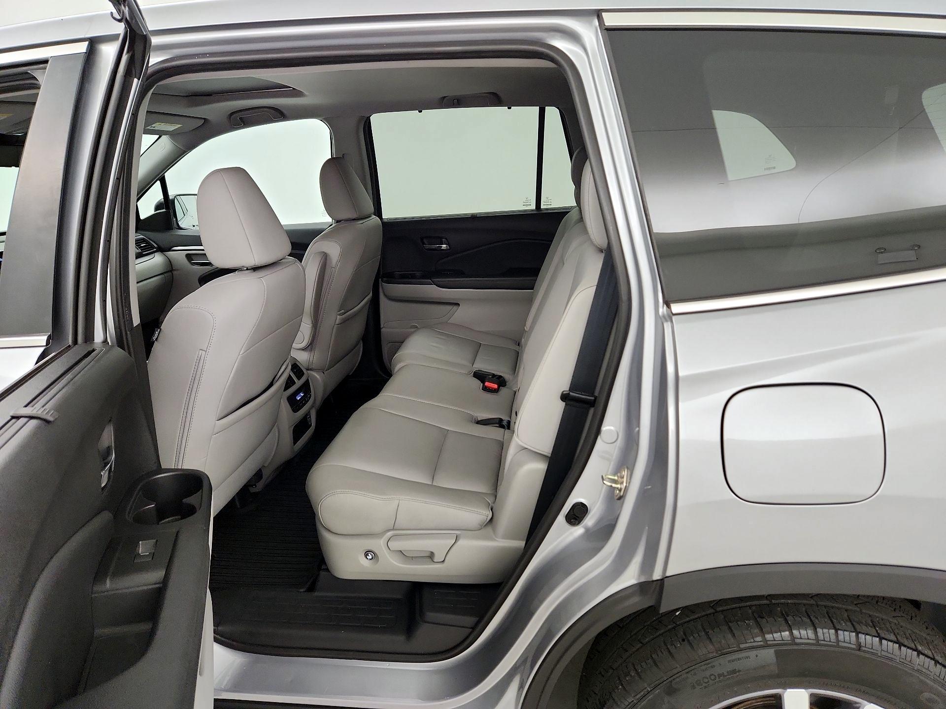 Thumbnail: 2019 Honda Pilot - 20