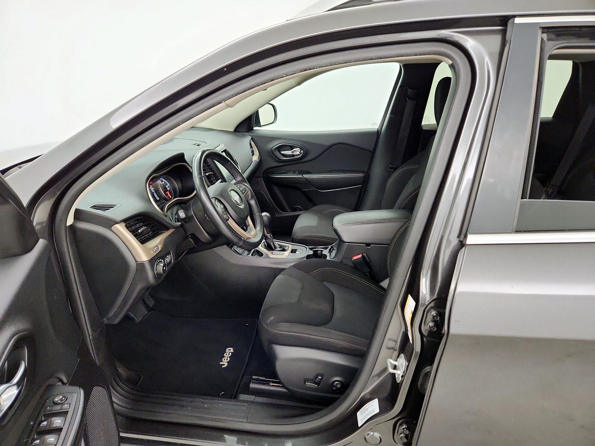 Thumbnail: 2016 Jeep Cherokee - 11