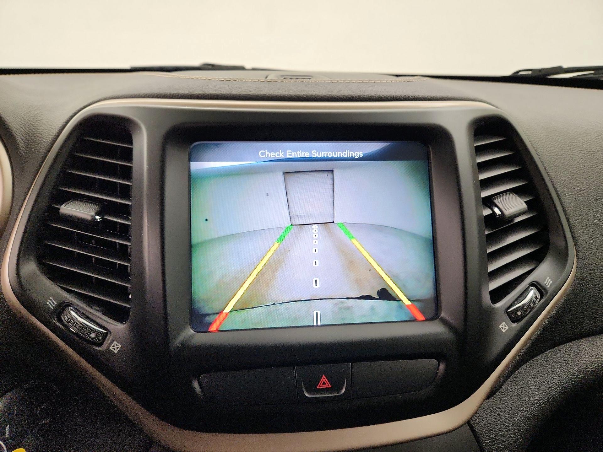 Thumbnail: 2016 Jeep Cherokee - 14