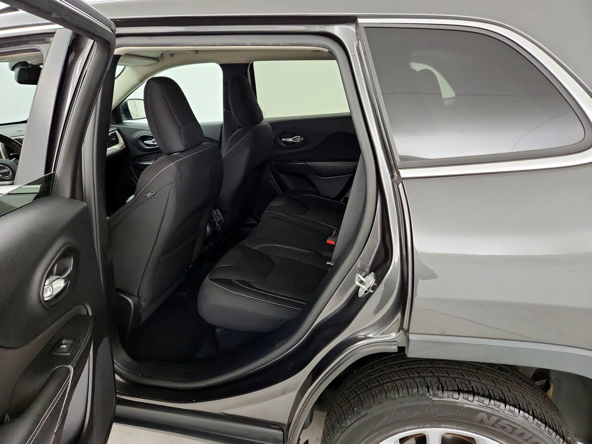 Thumbnail: 2016 Jeep Cherokee - 19