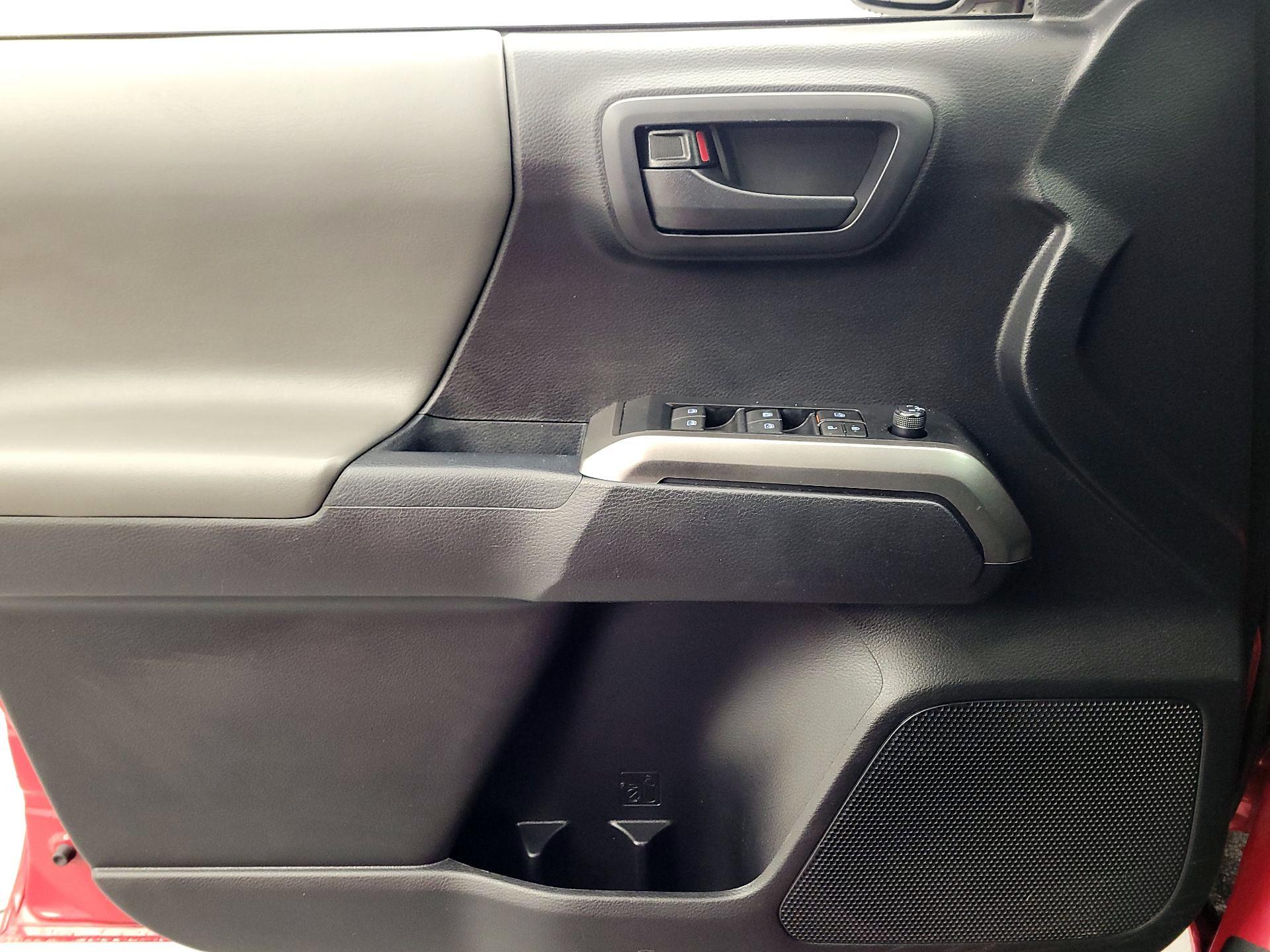 Thumbnail: 2020 Toyota Tacoma - 12