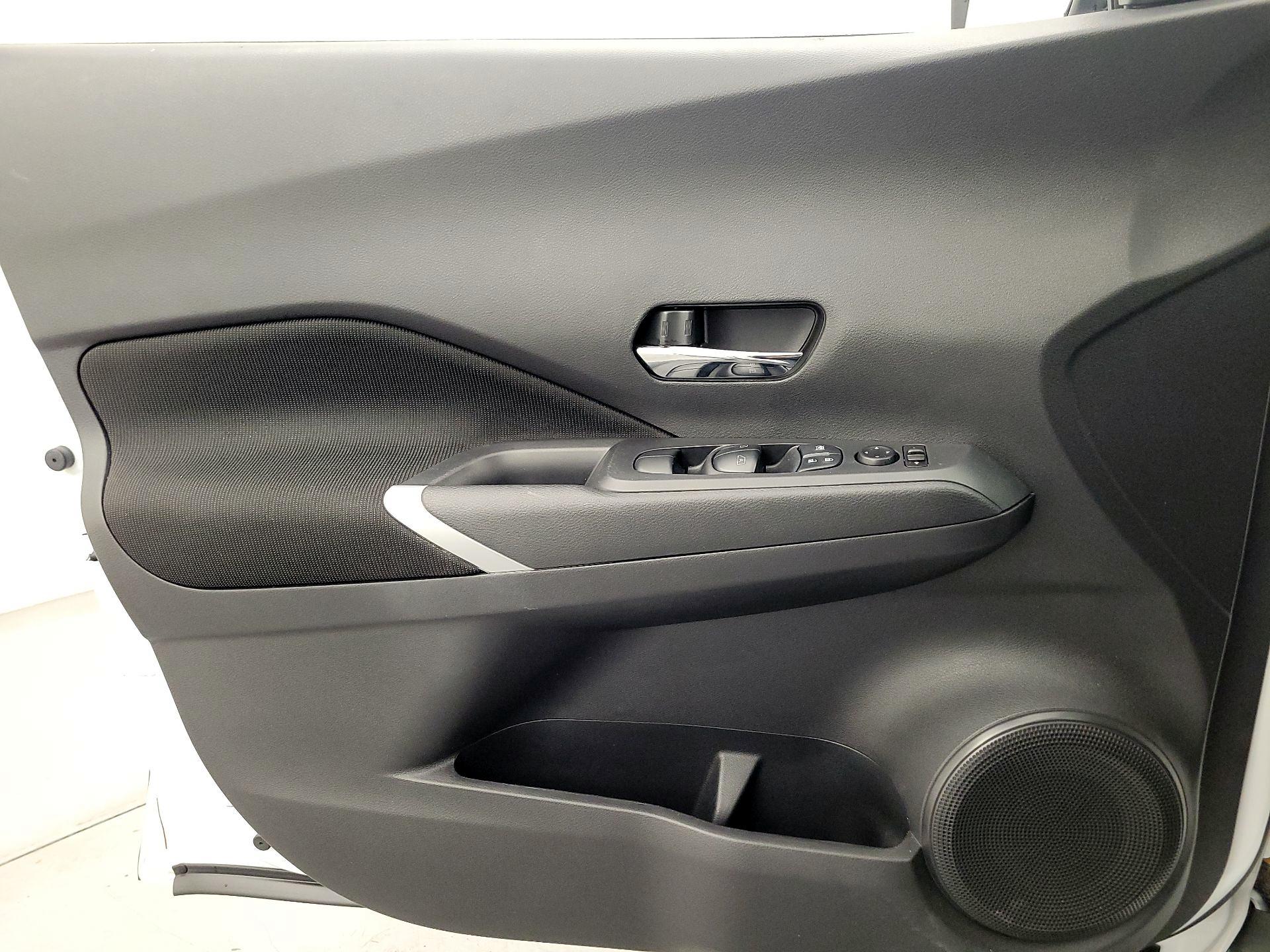 Thumbnail: 2023 Nissan Kicks - 12