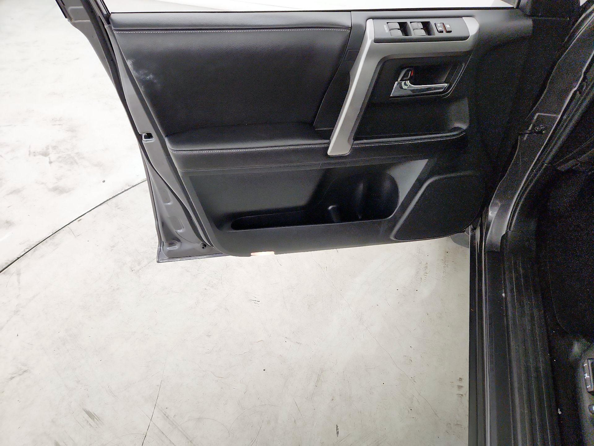 Thumbnail: 2016 Toyota 4Runner - 12