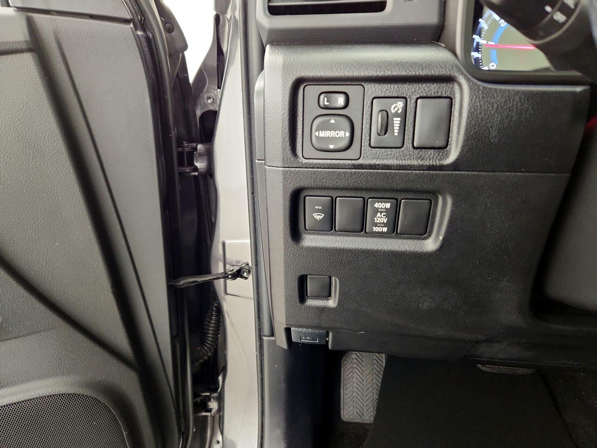 Thumbnail: 2016 Toyota 4Runner - 13