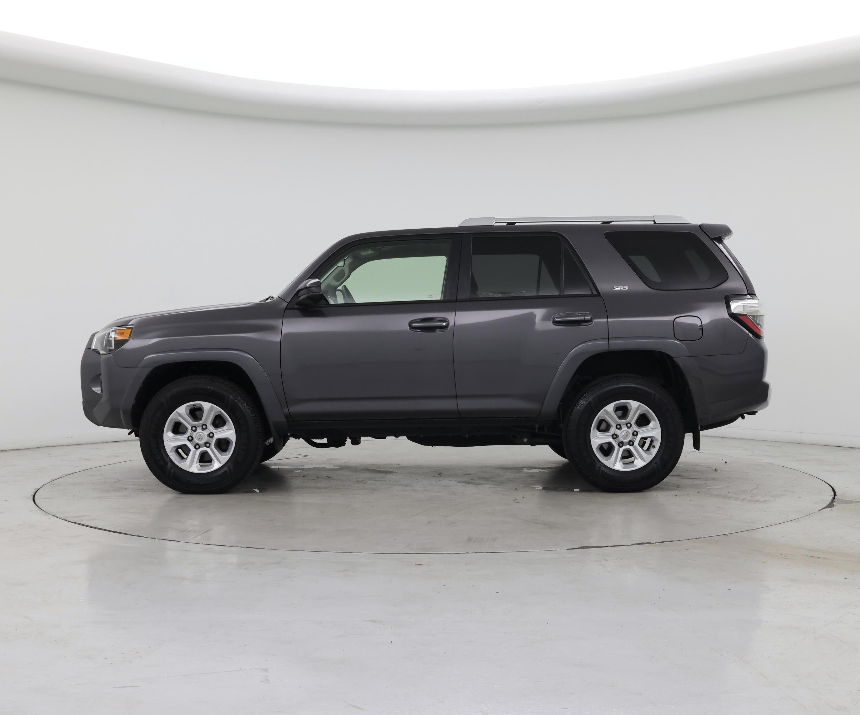 Thumbnail: 2016 Toyota 4Runner - 3