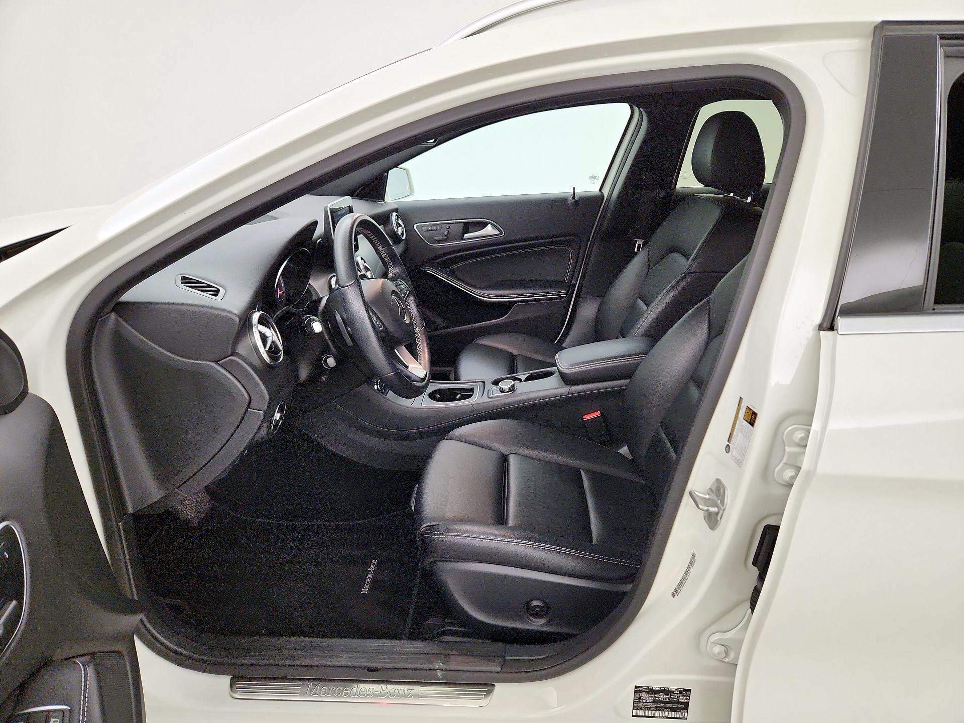 Thumbnail: 2017 Mercedes-Benz GLA - 11