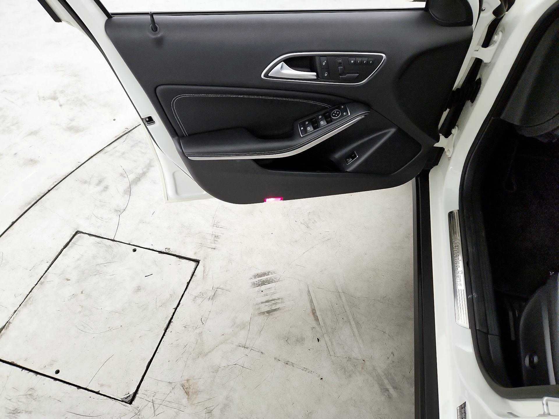 Thumbnail: 2017 Mercedes-Benz GLA - 12