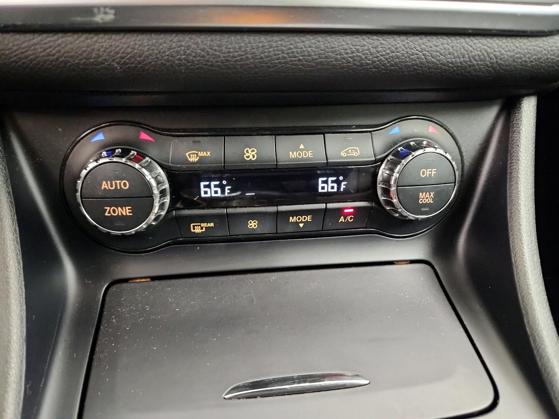 Thumbnail: 2017 Mercedes-Benz GLA - 17