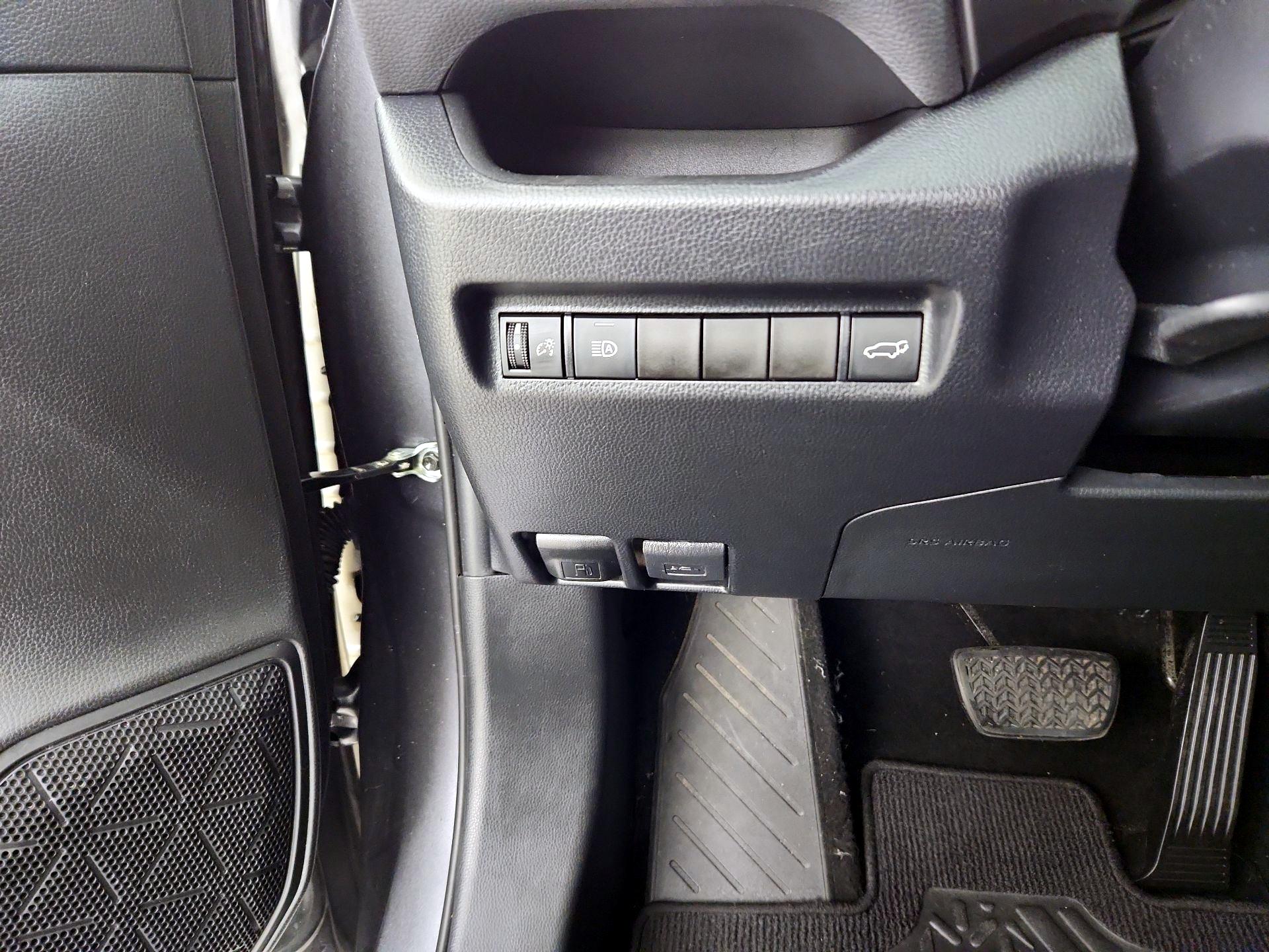 Thumbnail: 2020 Toyota RAV4 - 13