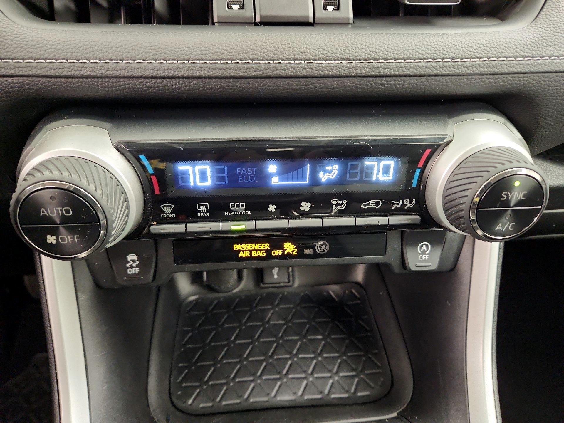 Thumbnail: 2020 Toyota RAV4 - 16