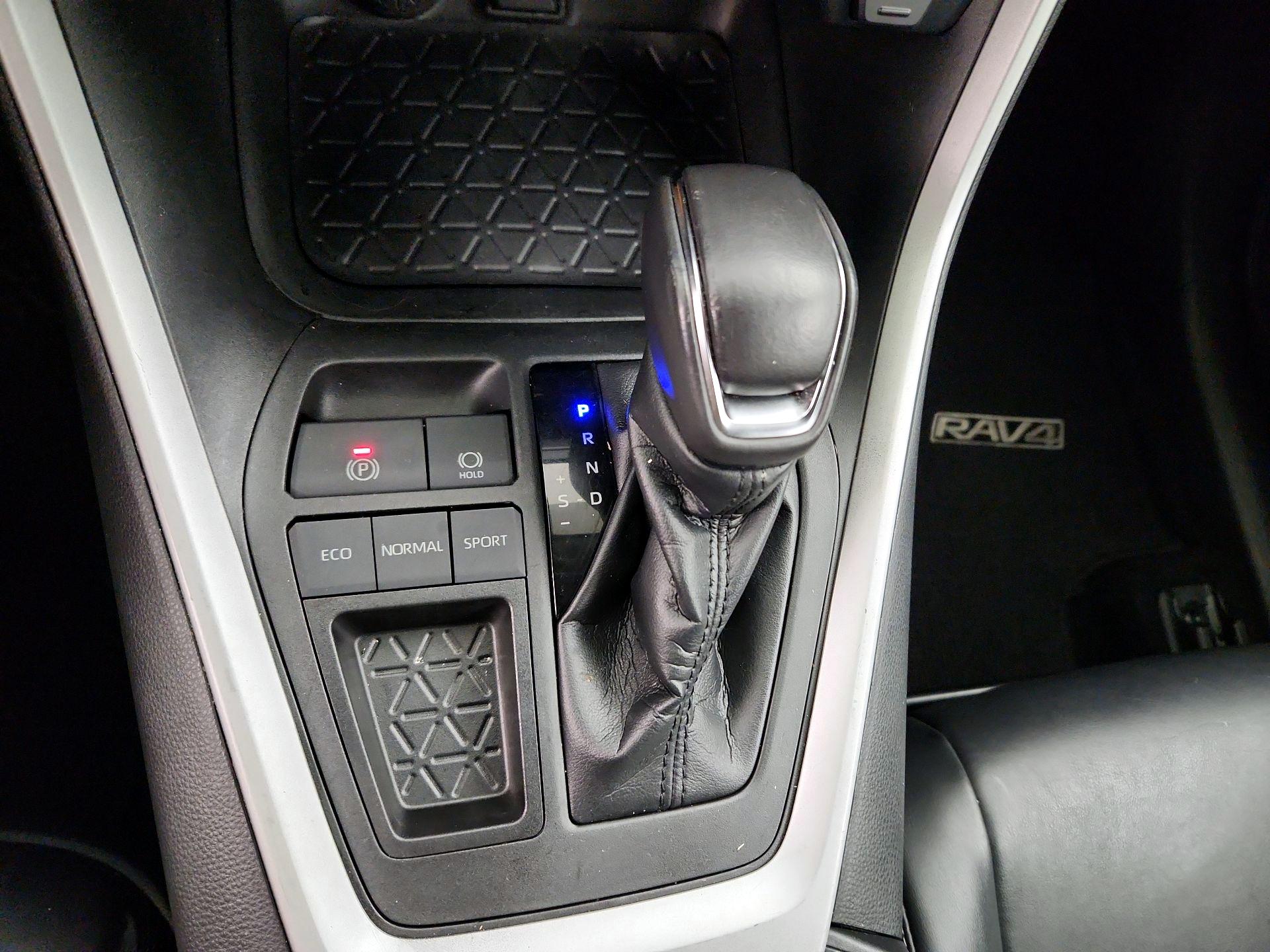 Thumbnail: 2020 Toyota RAV4 - 17