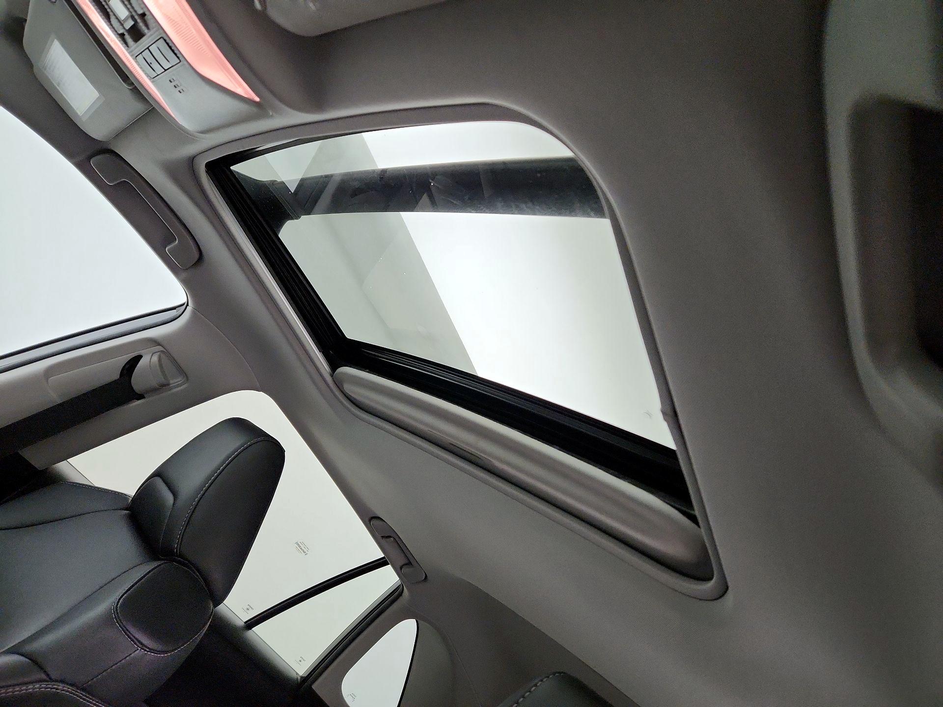 Thumbnail: 2020 Toyota RAV4 - 19