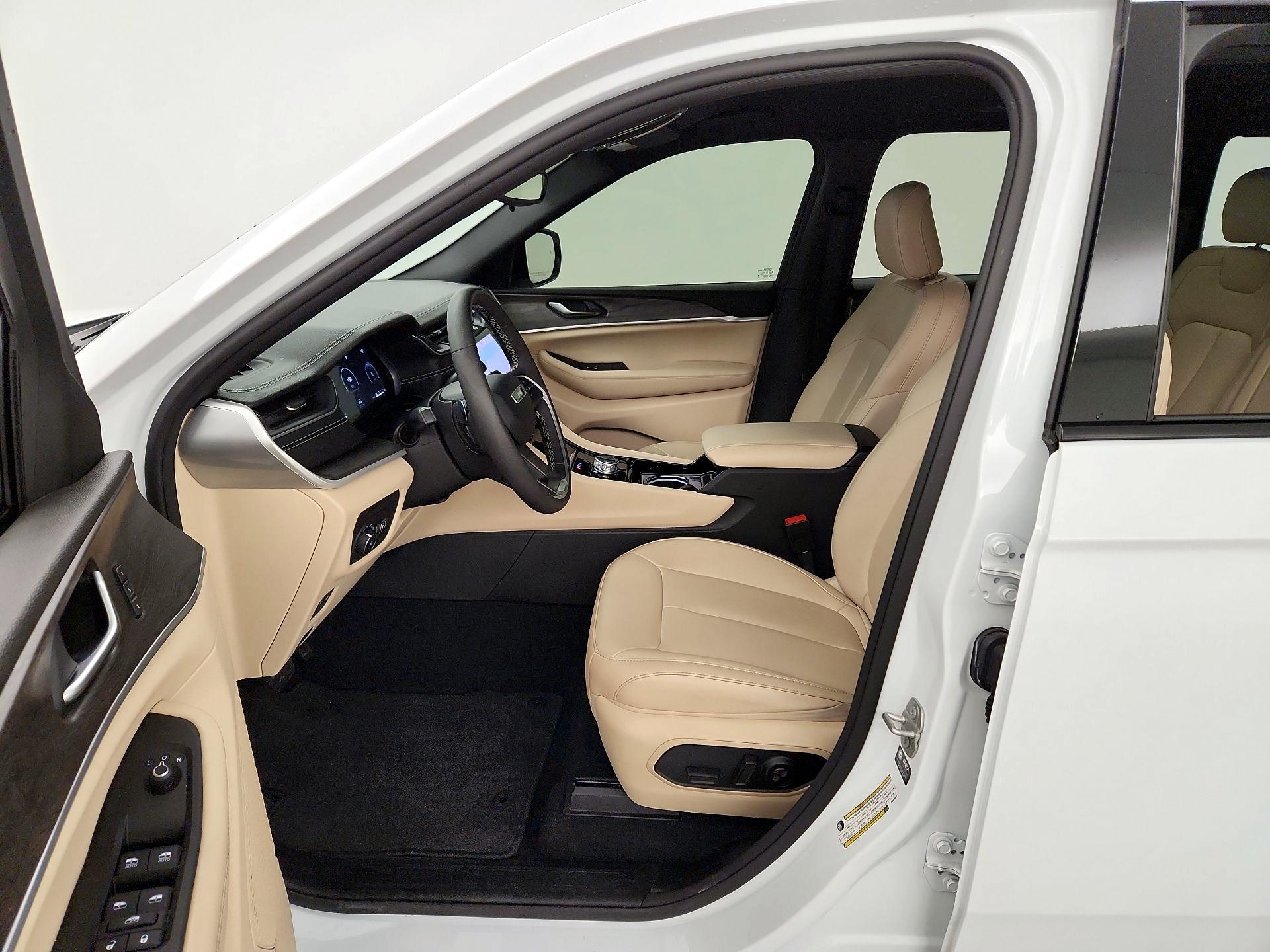 Thumbnail: 2023 Jeep Grand Cherokee - 11