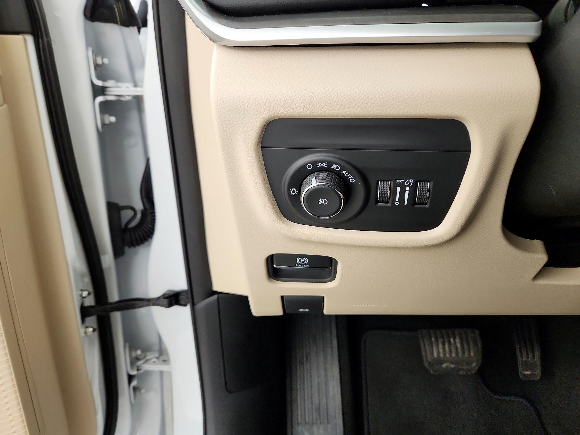 Thumbnail: 2023 Jeep Grand Cherokee - 13