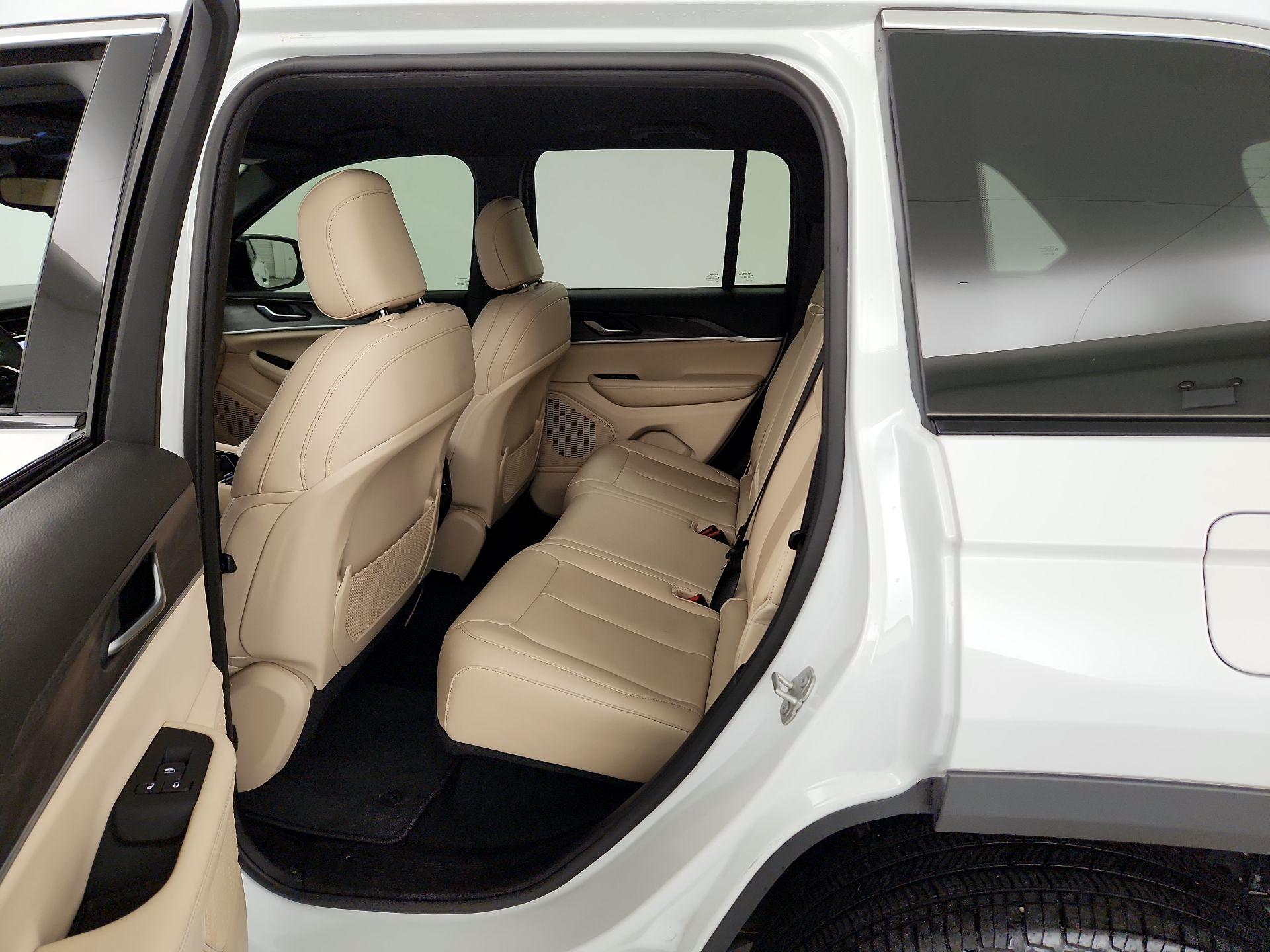 Thumbnail: 2023 Jeep Grand Cherokee - 20