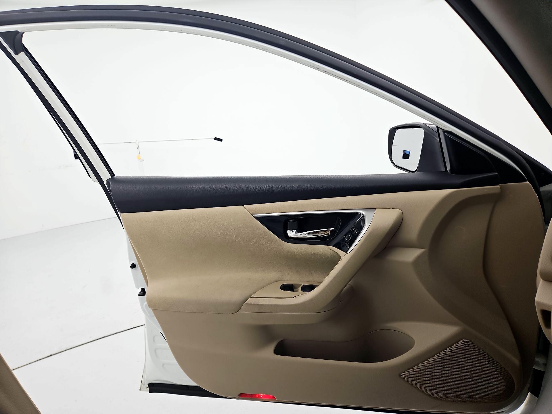 Thumbnail: 2014 Nissan Altima - 12