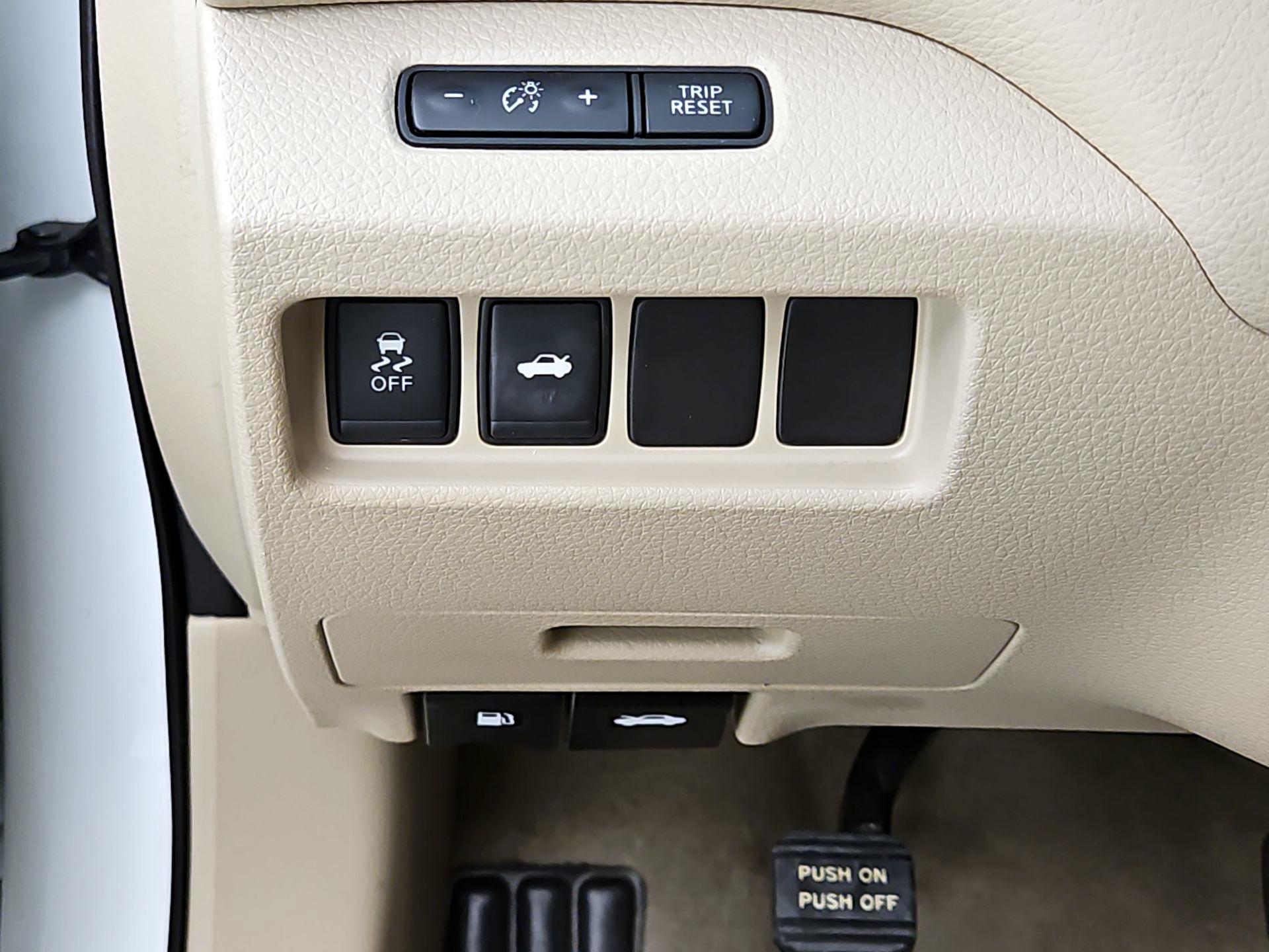 Thumbnail: 2014 Nissan Altima - 13