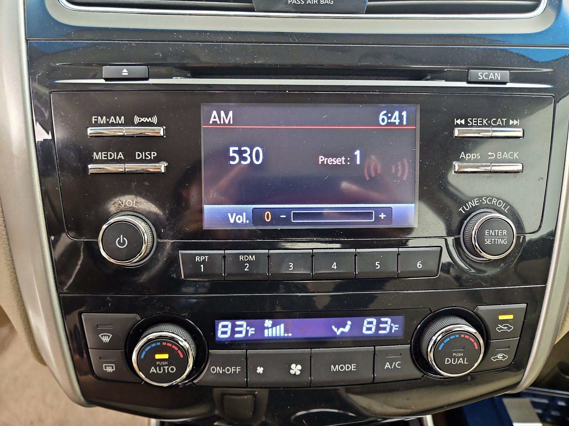 Thumbnail: 2014 Nissan Altima - 15