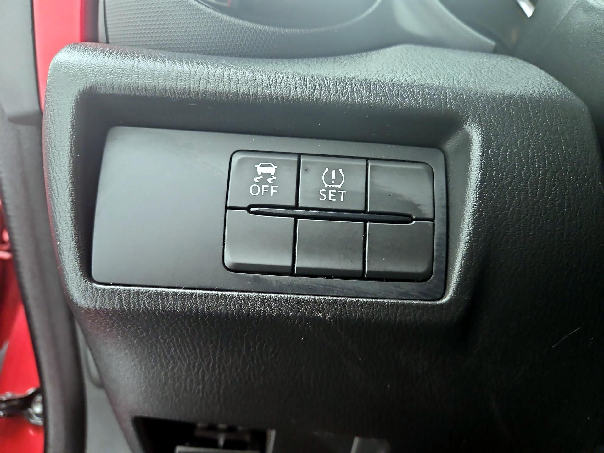 Thumbnail: 2016 Mazda MX-5 Miata - 13