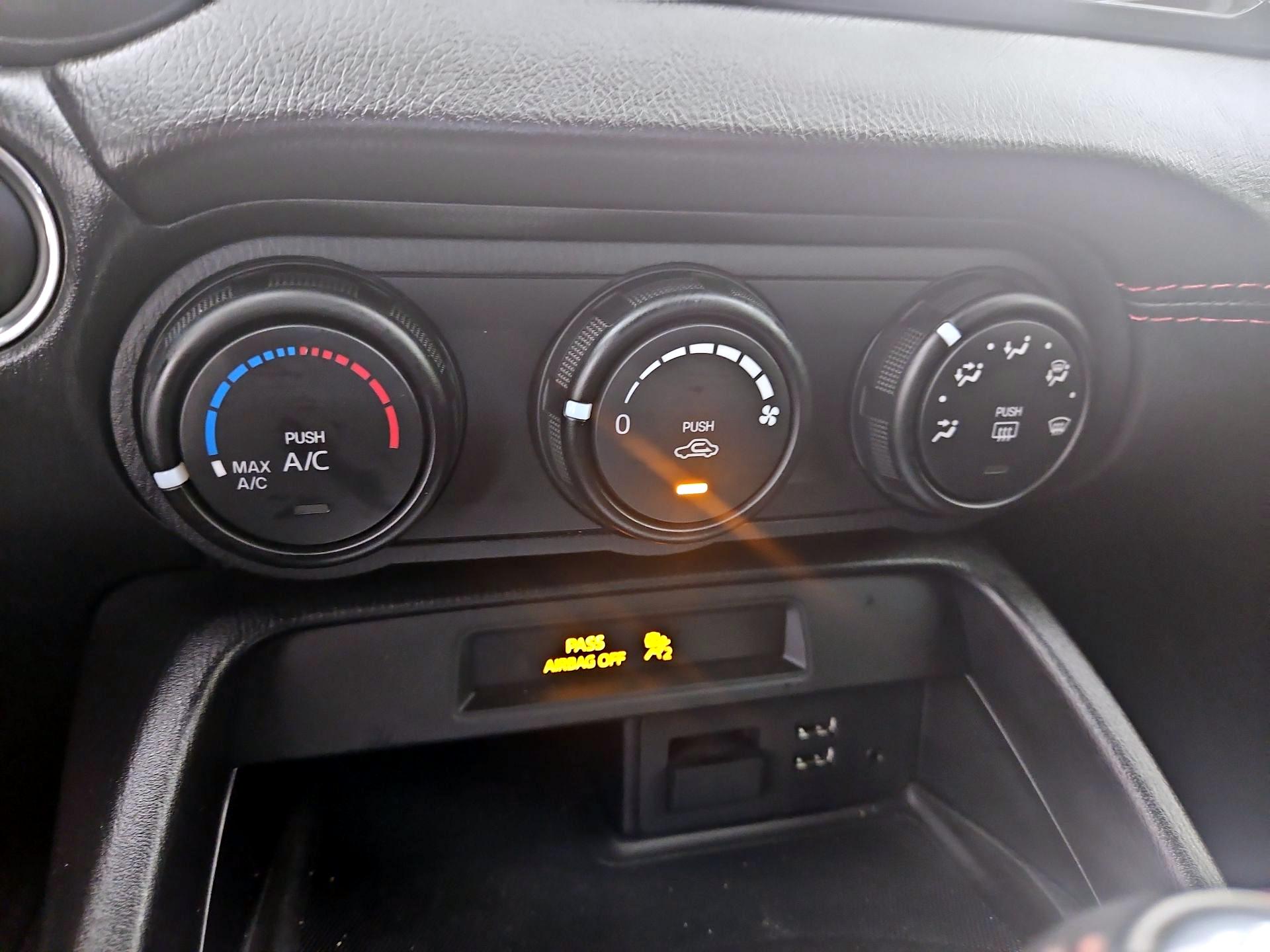 Thumbnail: 2016 Mazda MX-5 Miata - 16