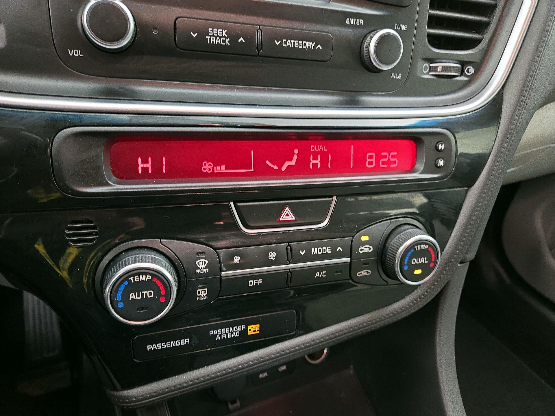 Thumbnail: 2015 Kia Optima - 16