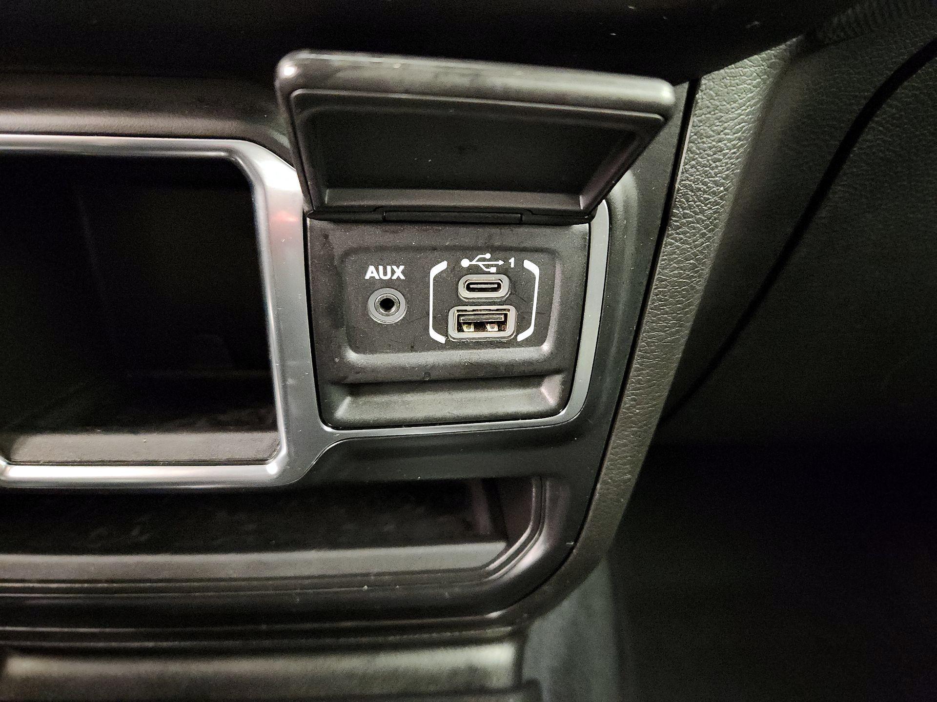 Thumbnail: 2022 Jeep Wrangler - 18