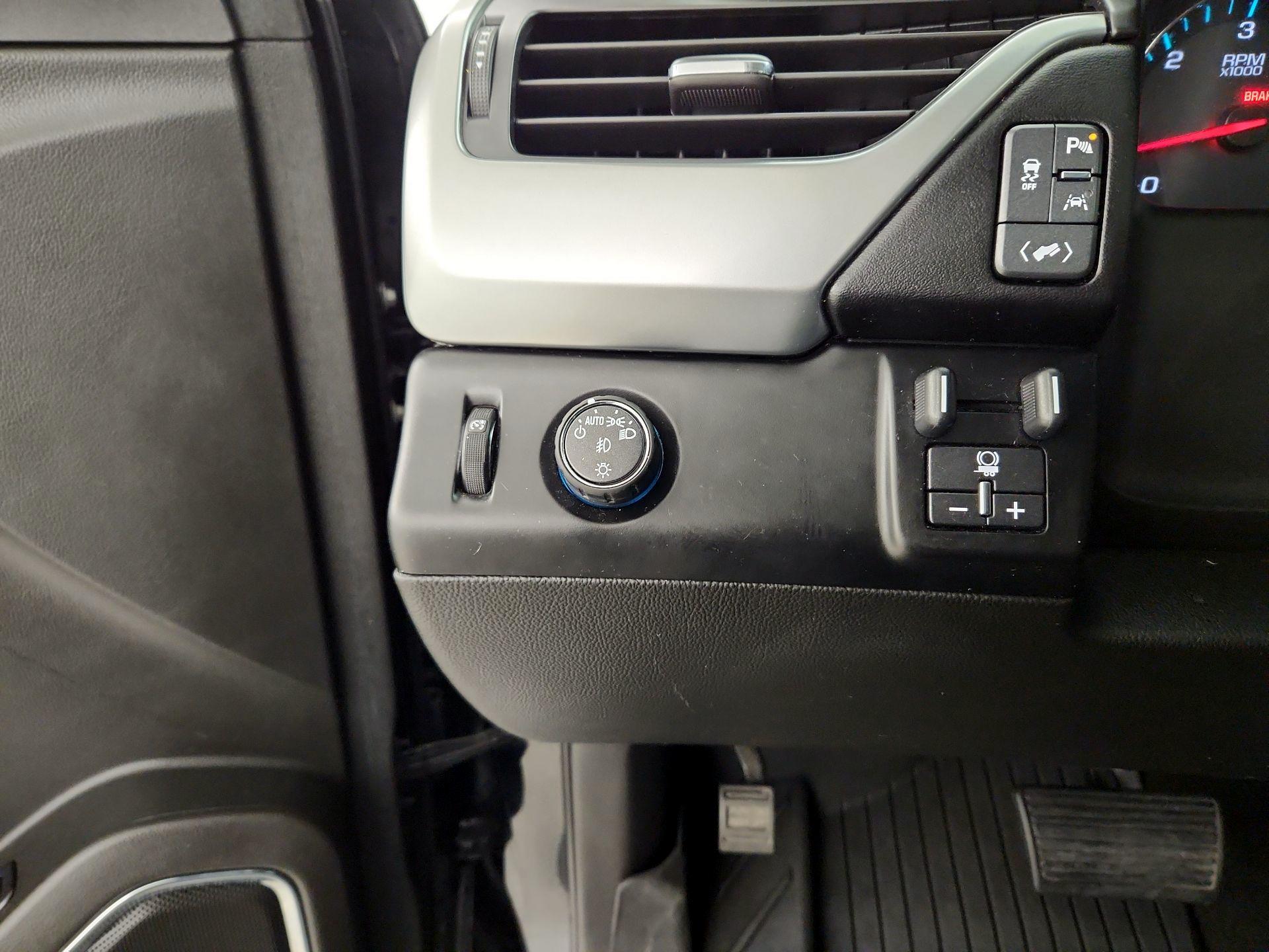 Thumbnail: 2018 Chevrolet Tahoe - 13