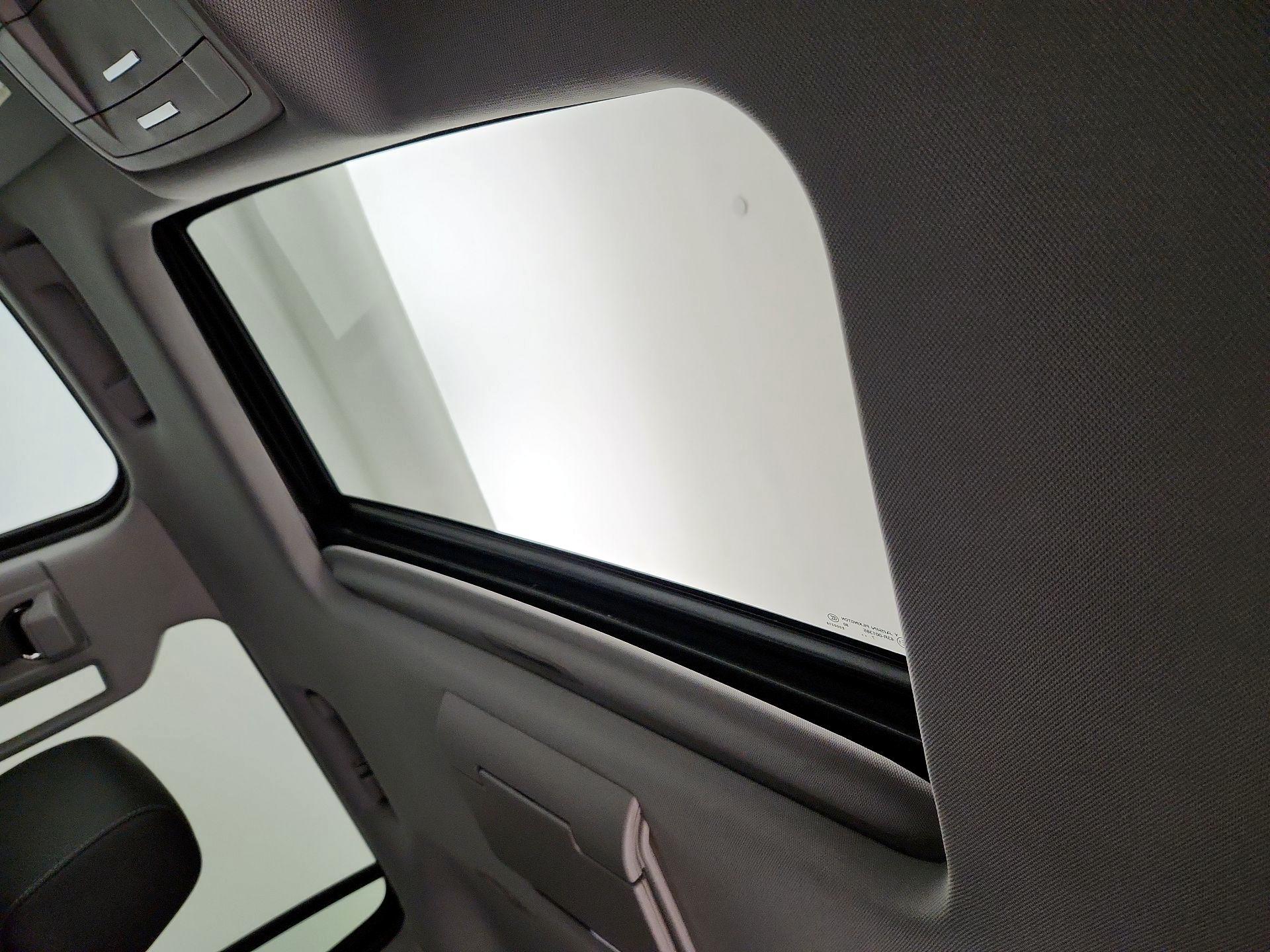 Thumbnail: 2018 Chevrolet Tahoe - 20