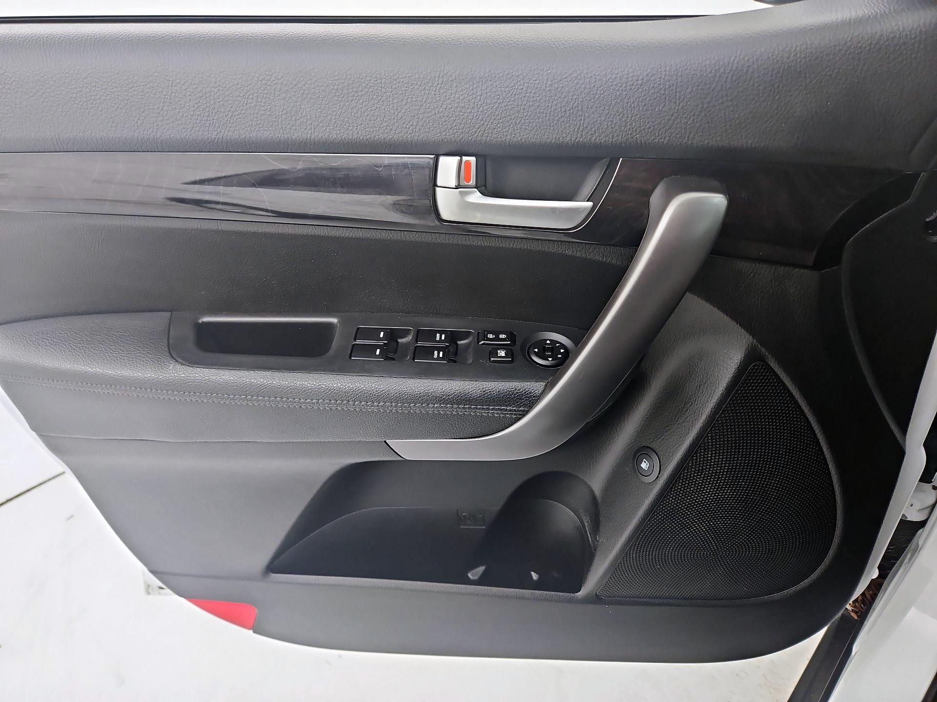 Thumbnail: 2015 Kia Sorento - 12